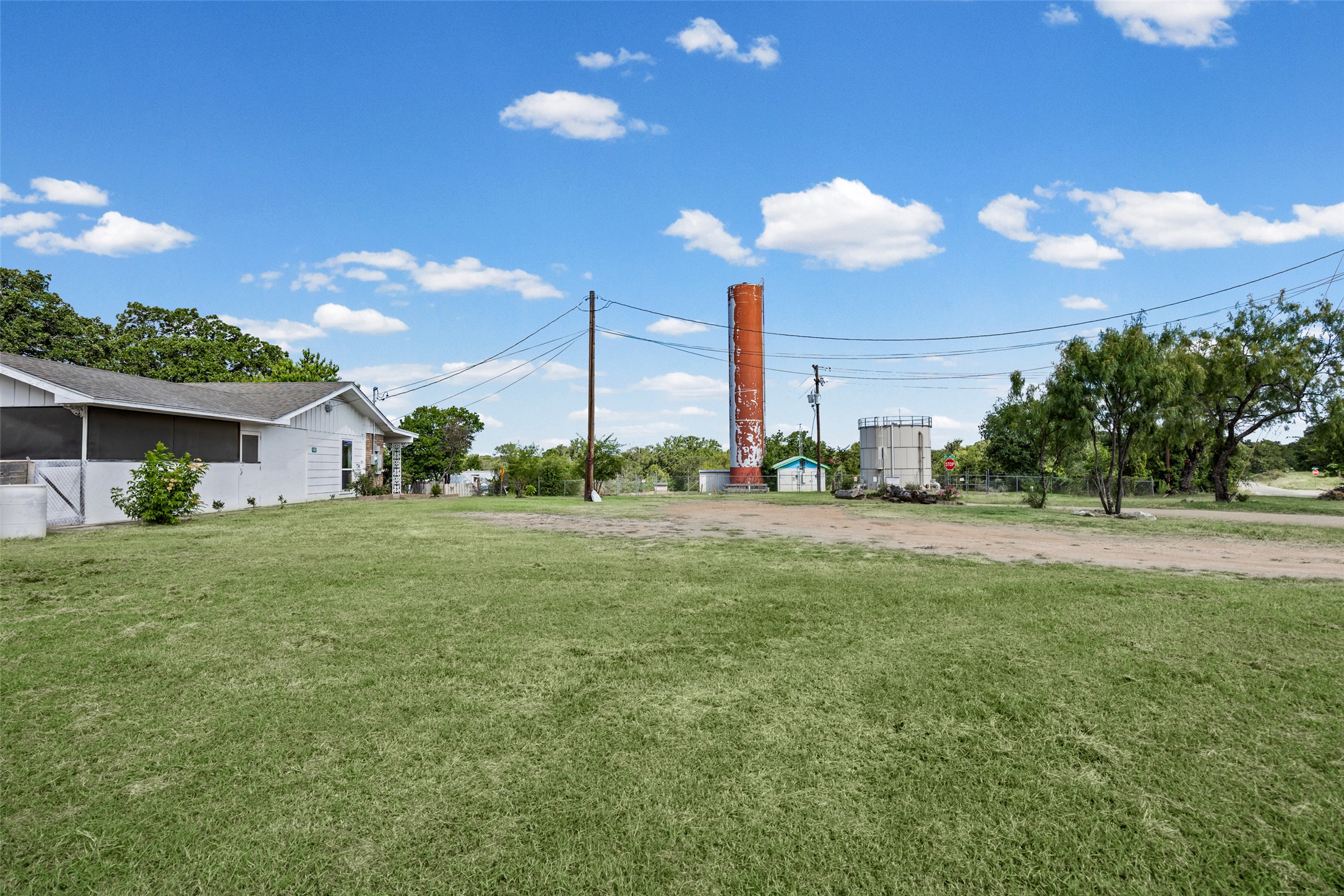 main property photo 23