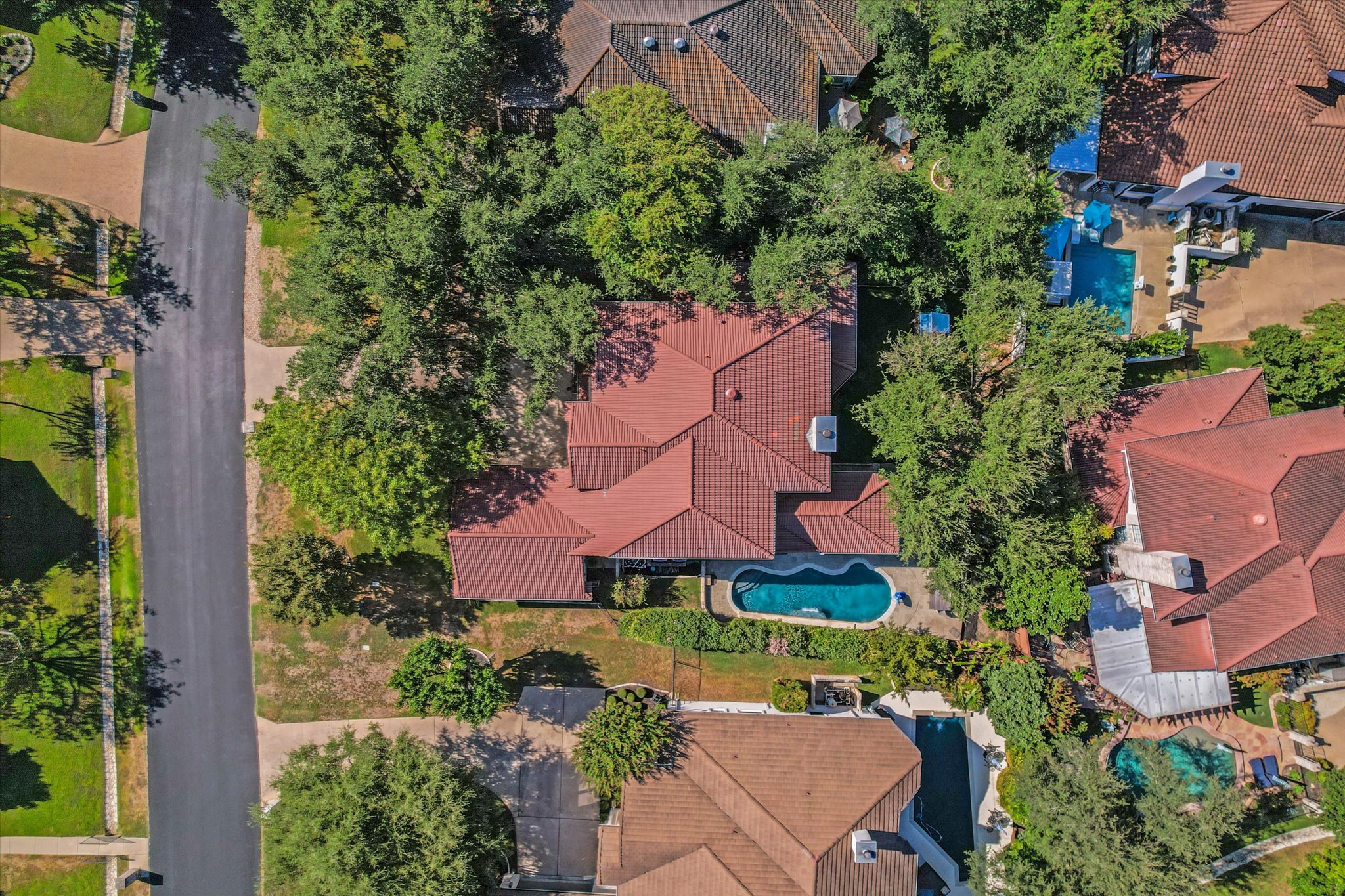 main property photo 33