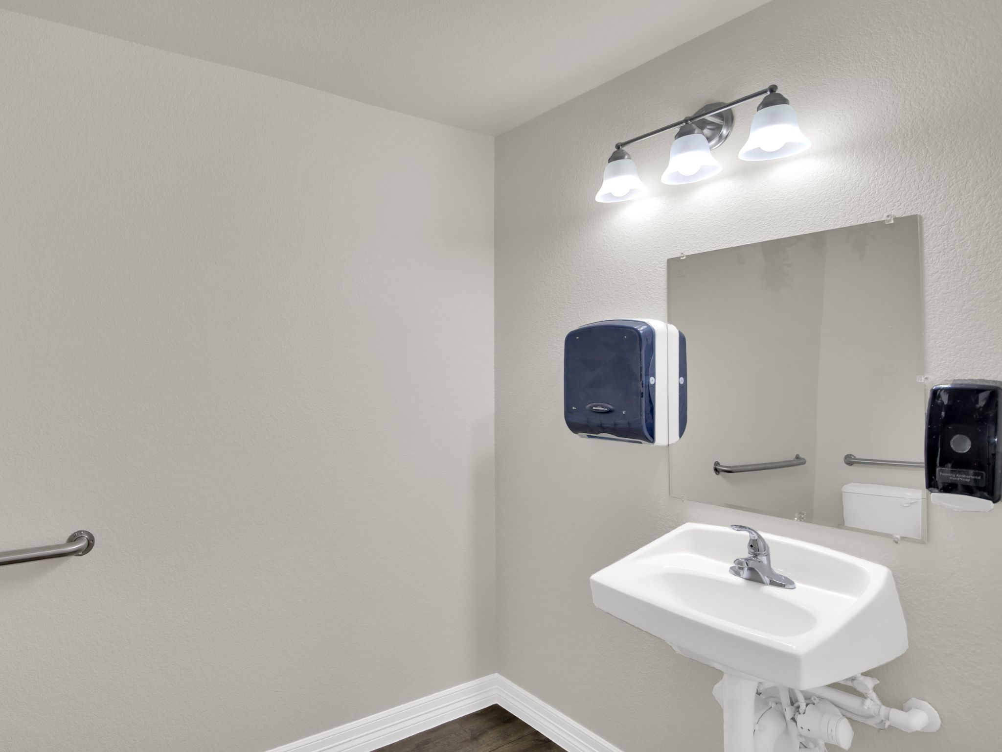 main property photo 19