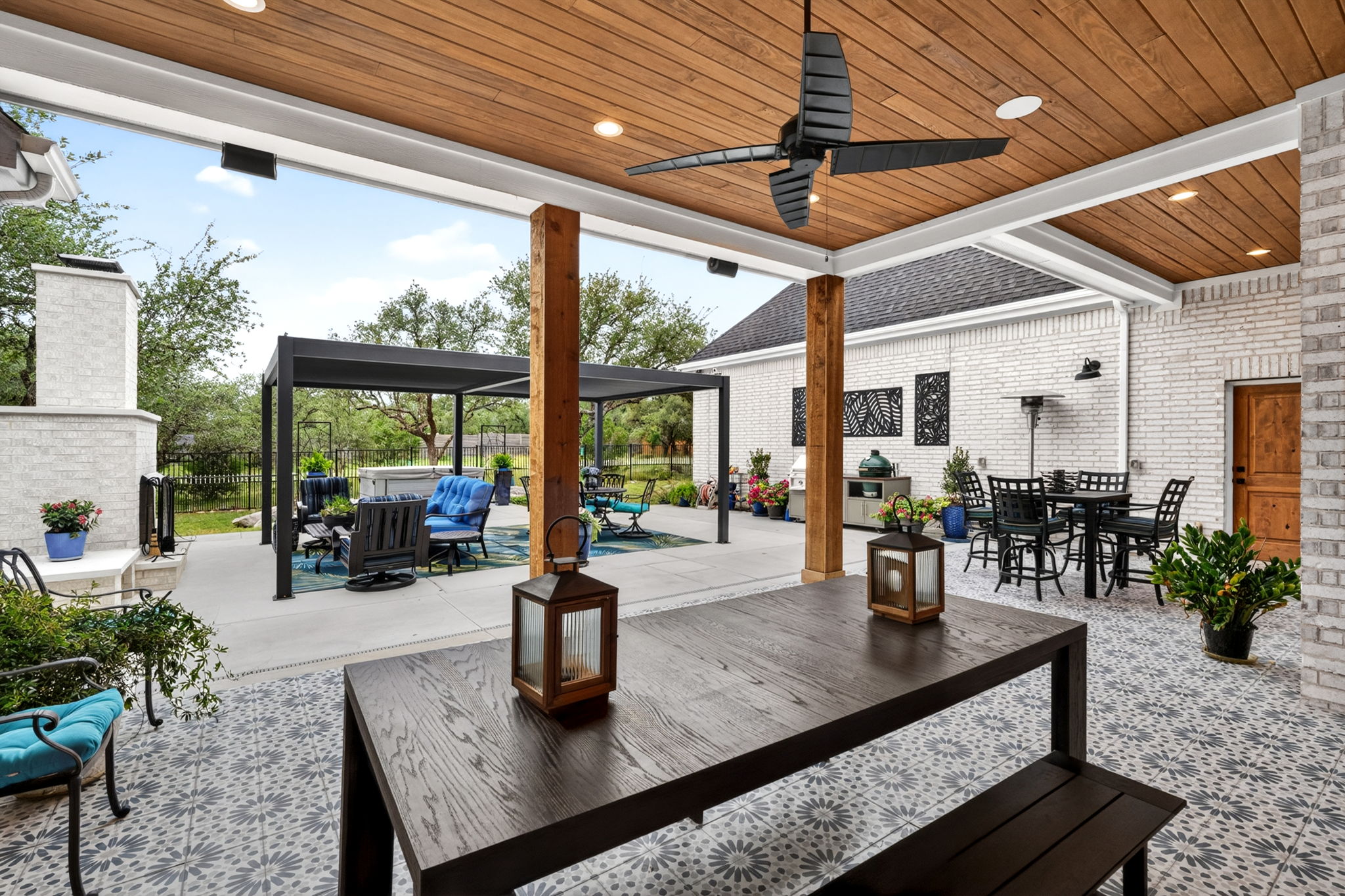 main property photo 25