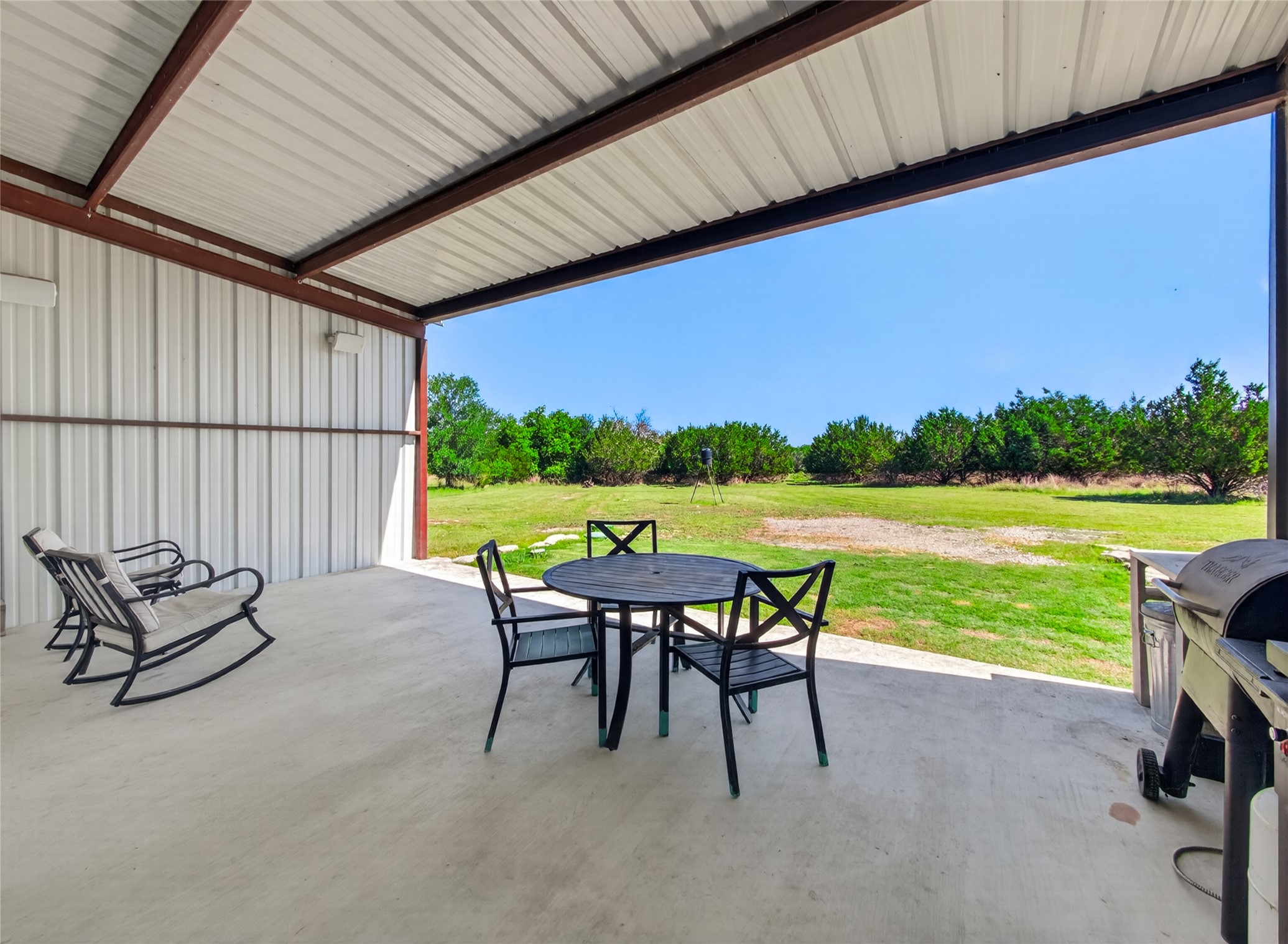 main property photo 25