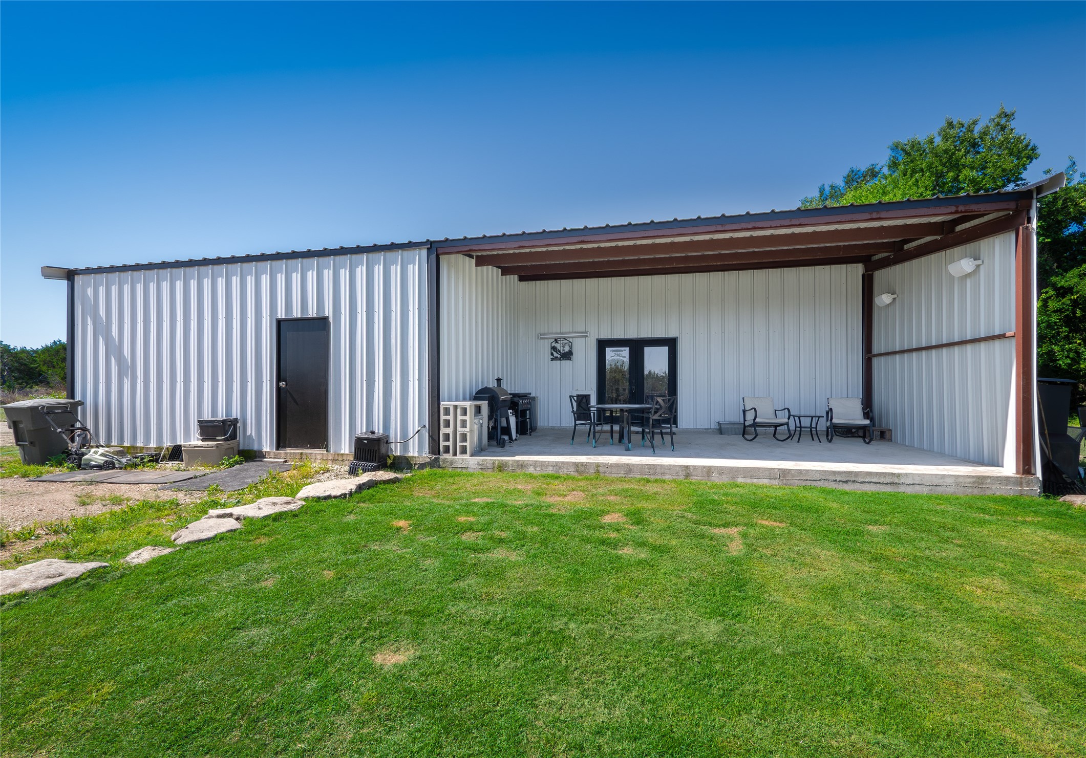 main property photo 26