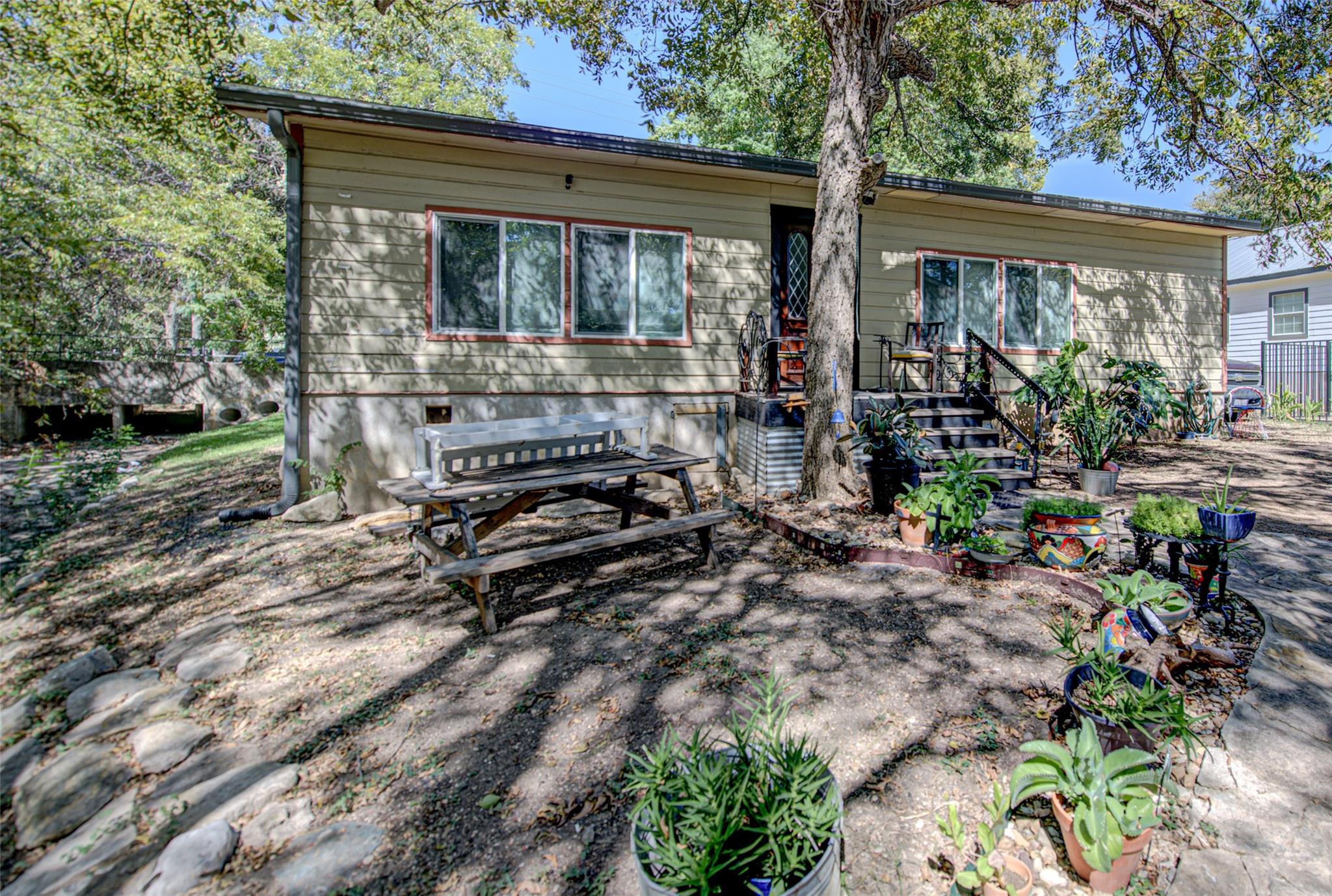 main property photo 12