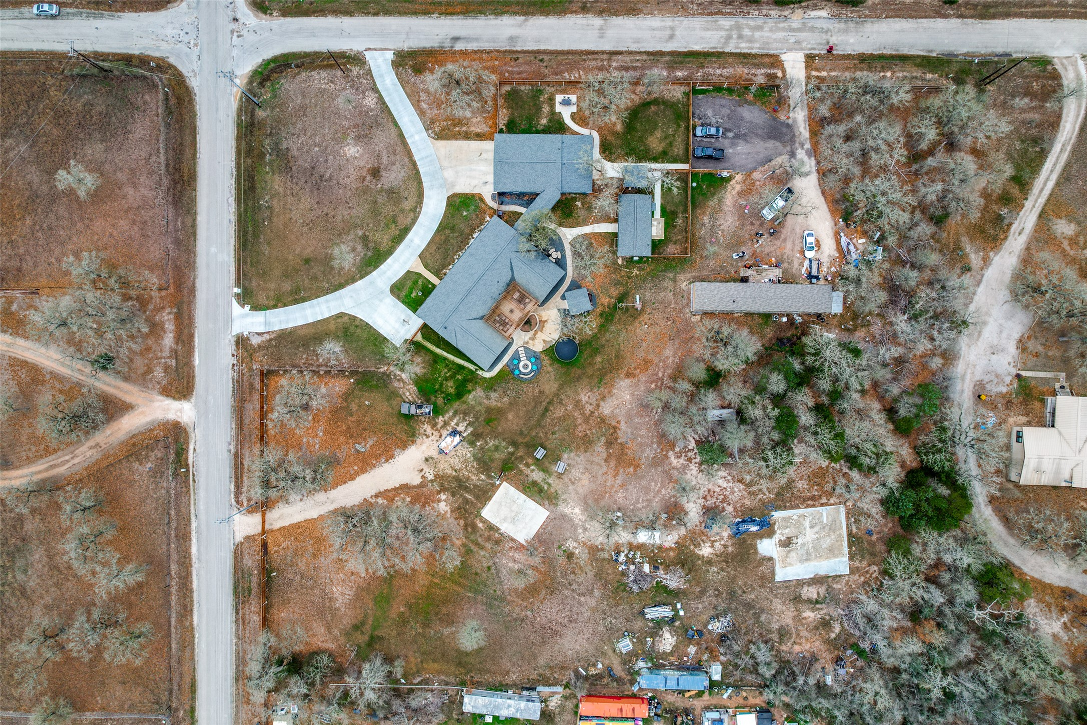 main property photo 28