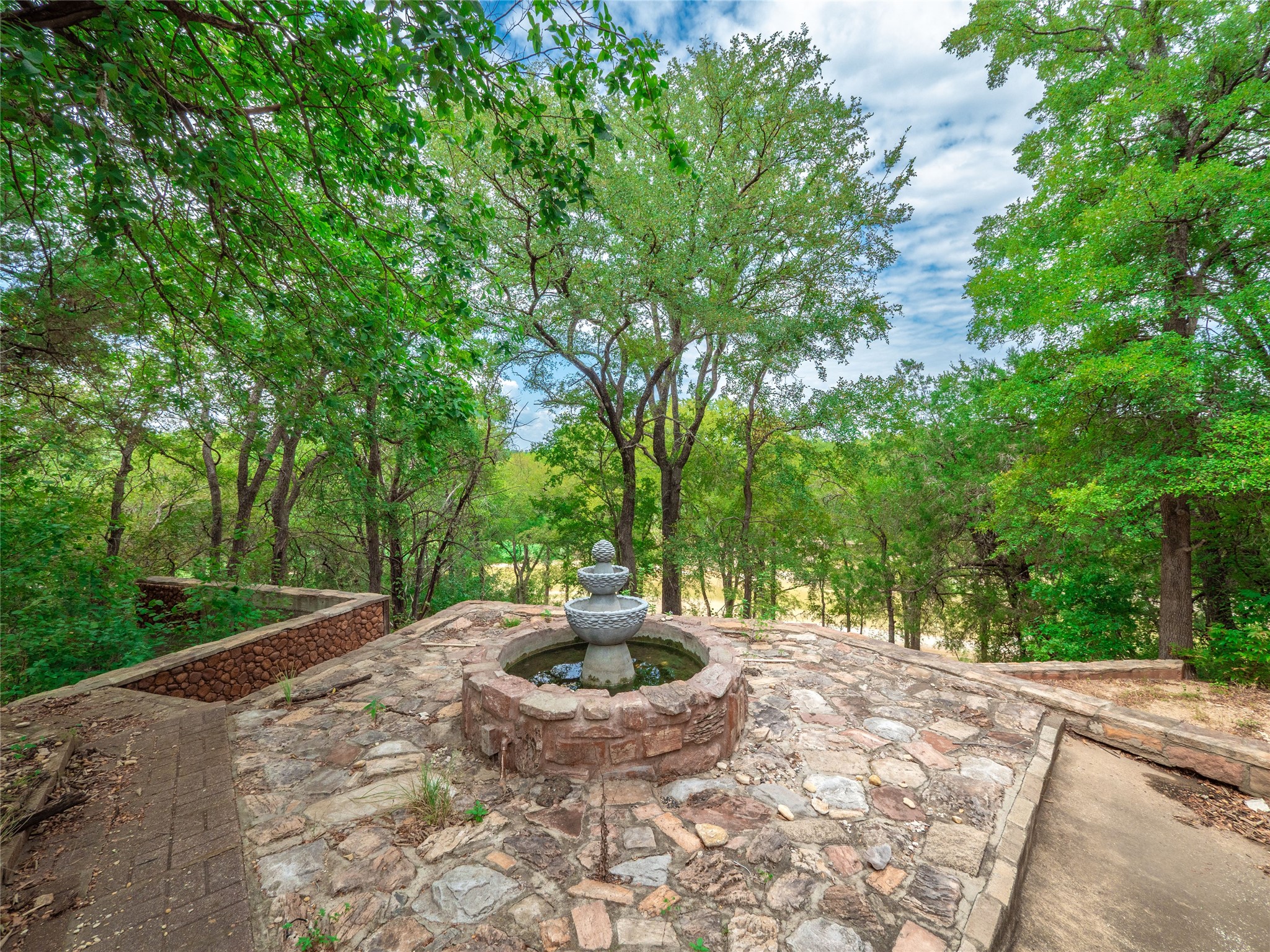 main property photo 28