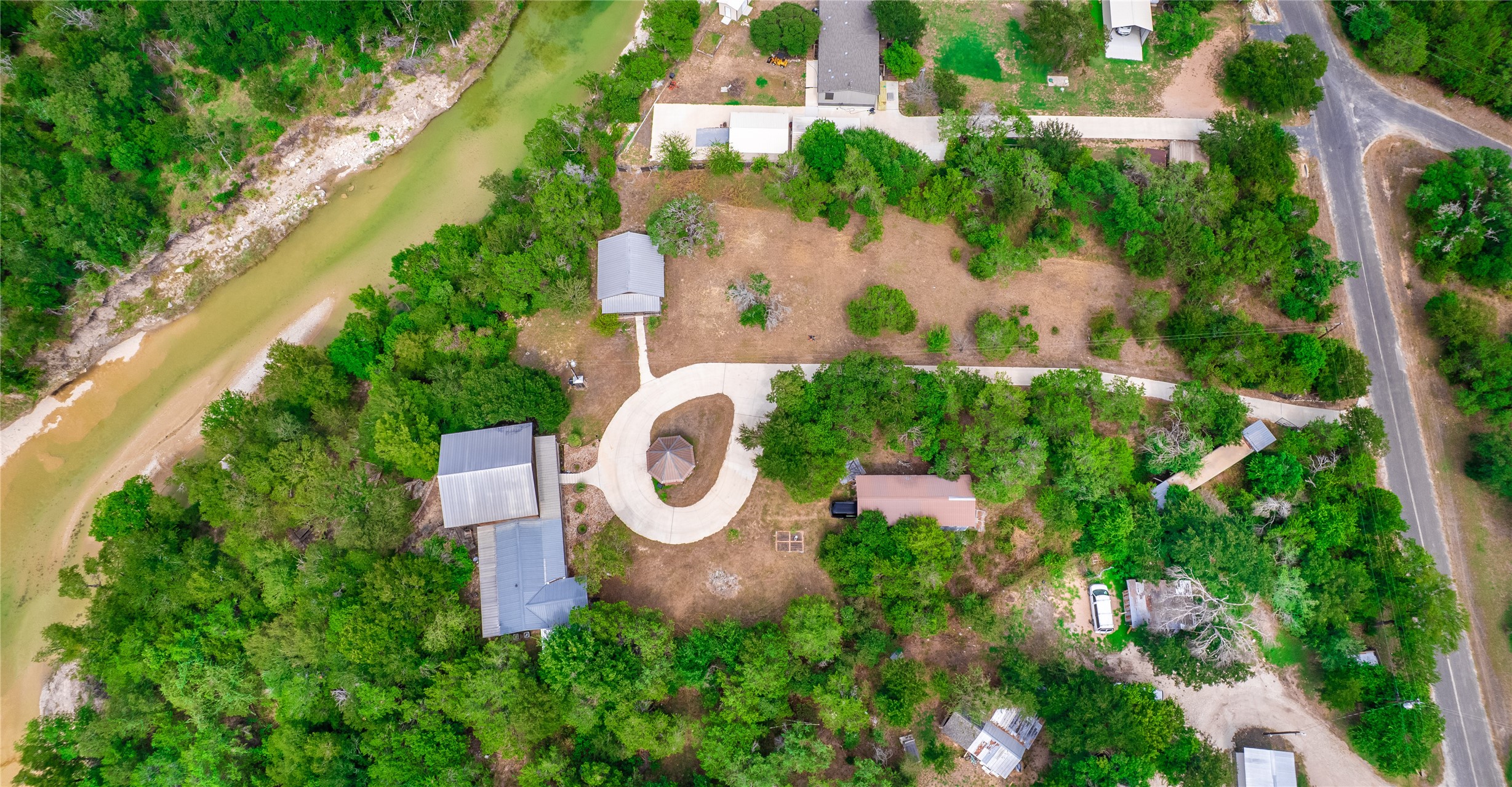 main property photo 37