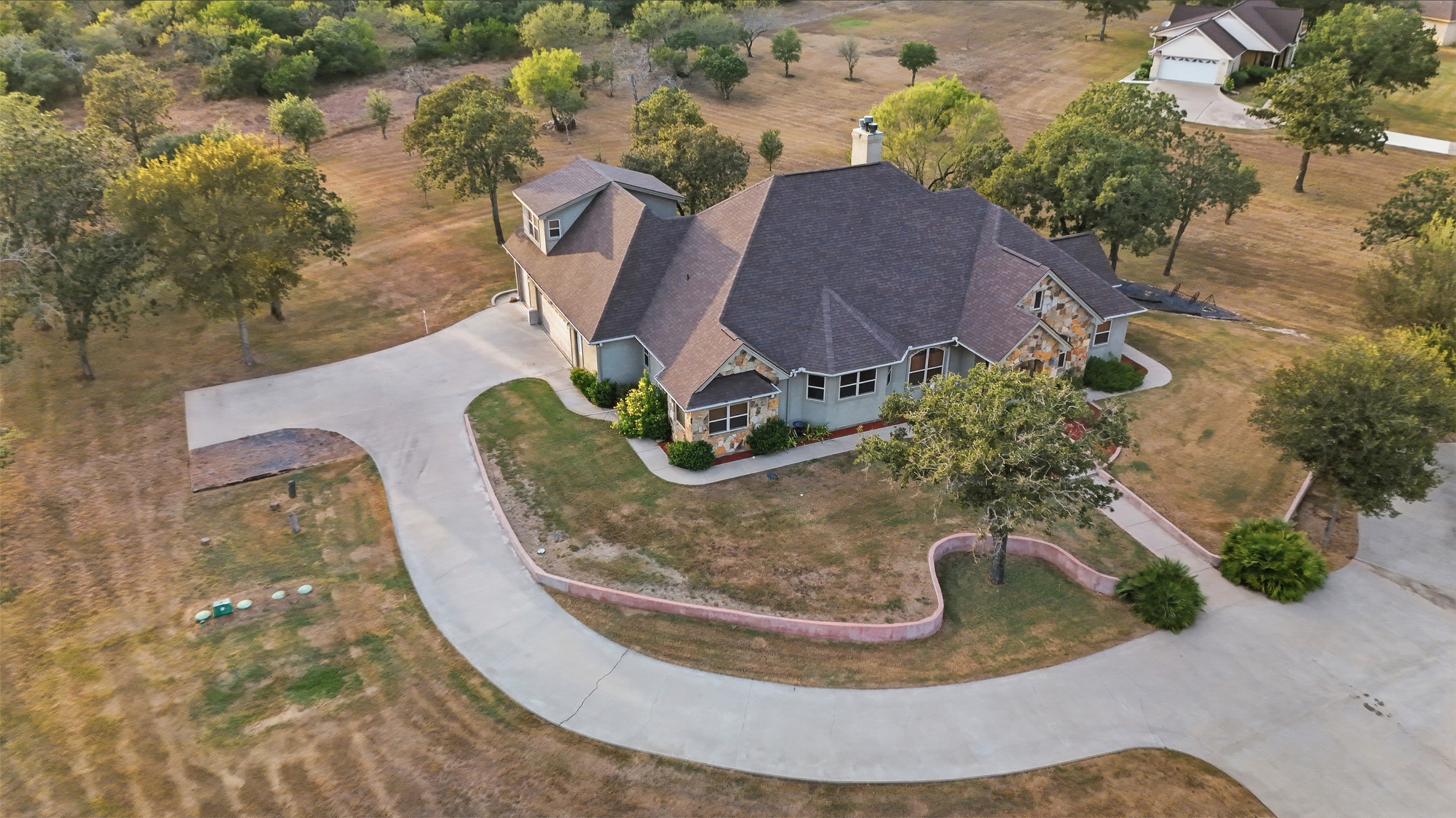 main property photo 28