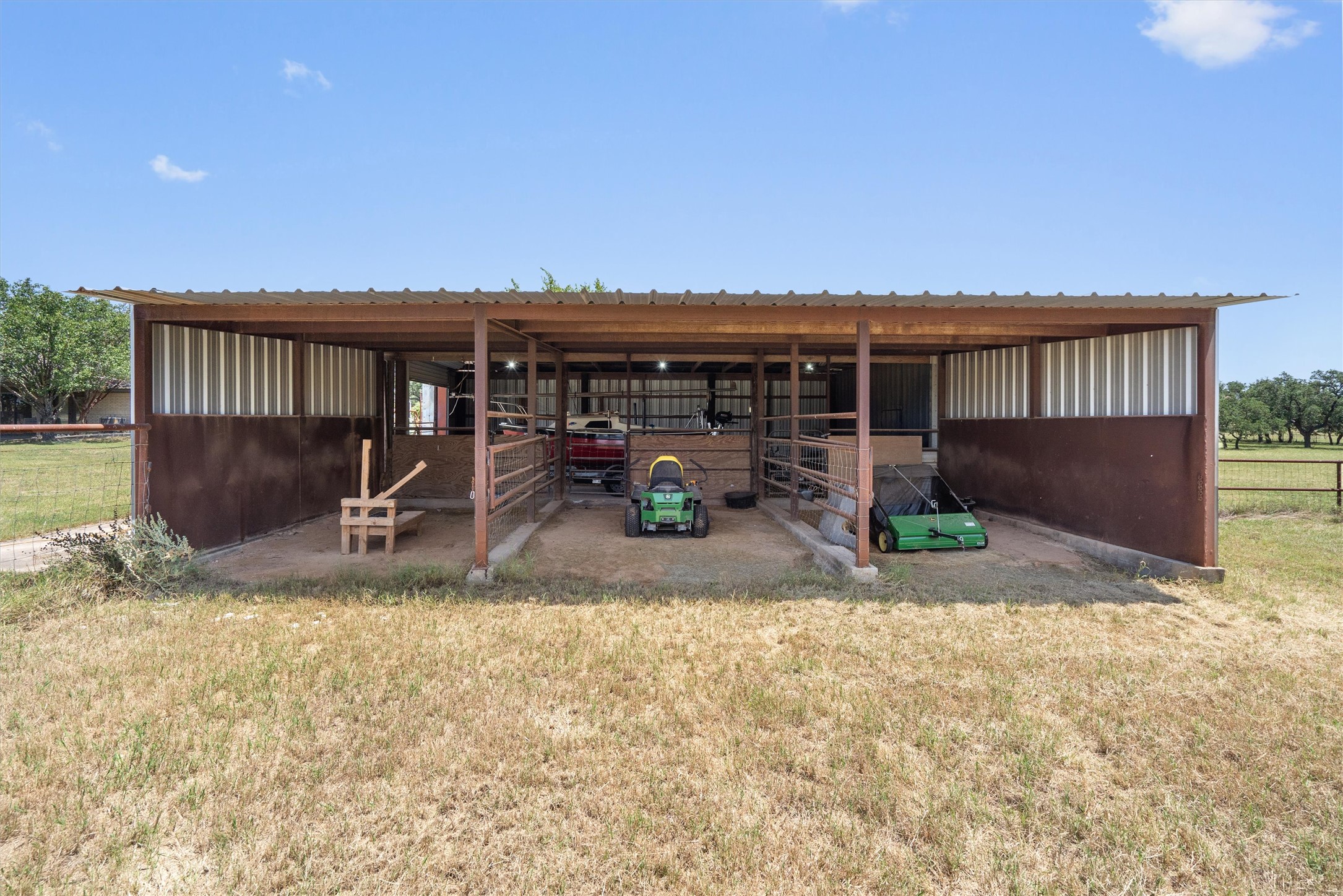 main property photo 29