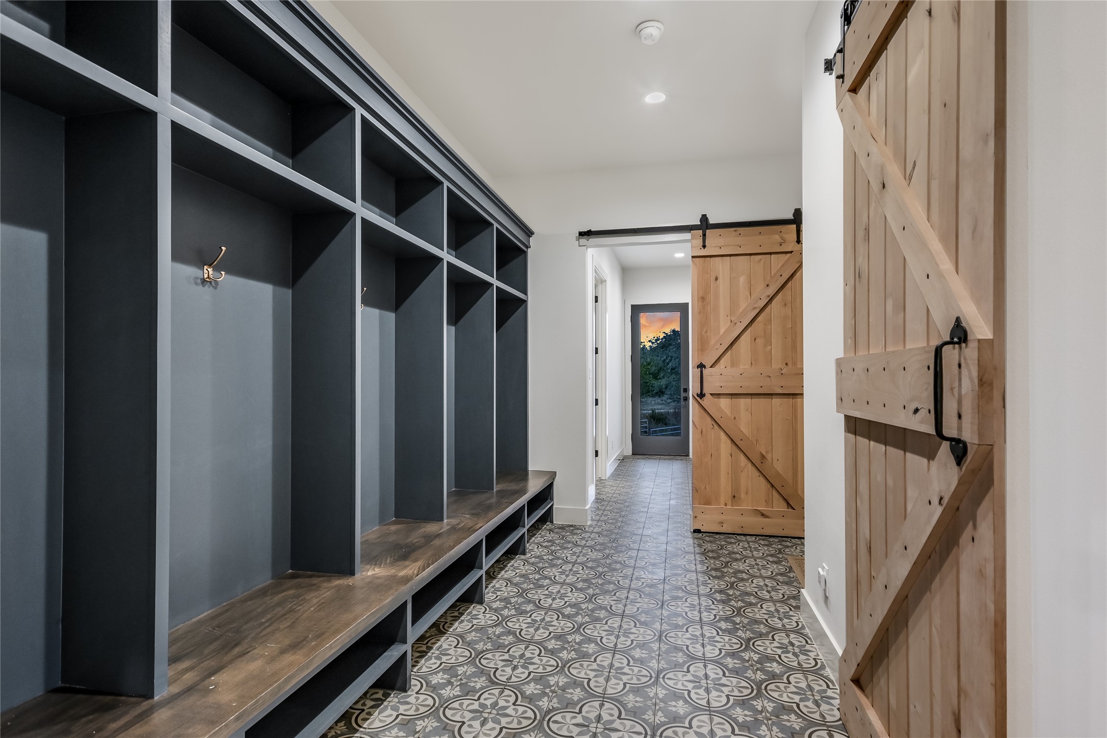 main property photo 18