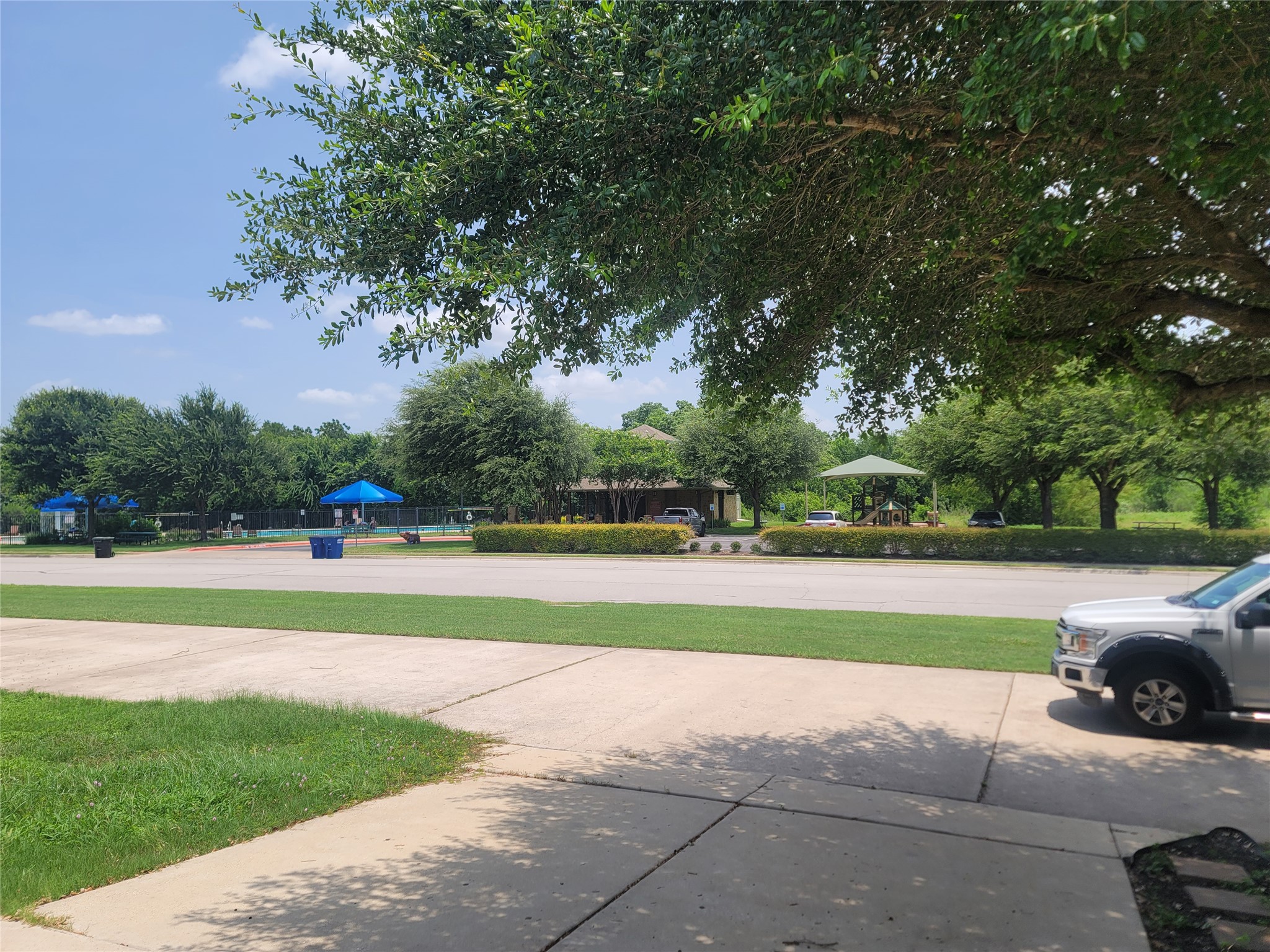 main property photo 30