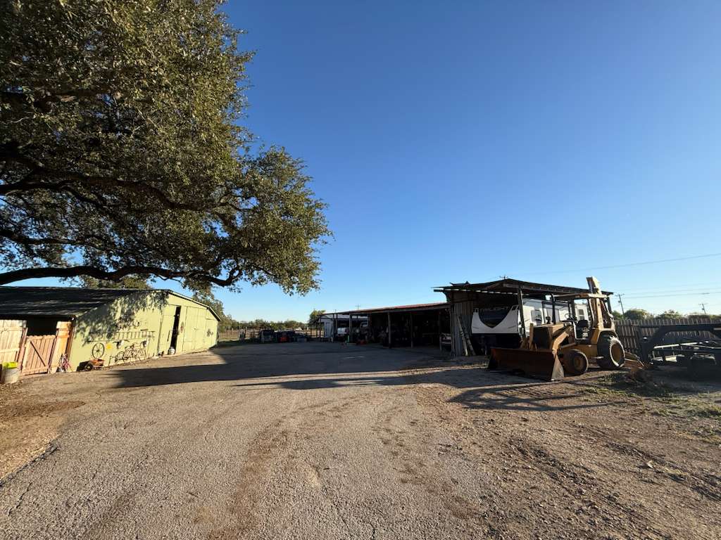main property photo 19
