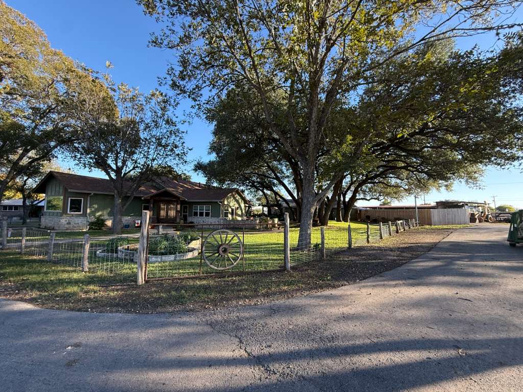 main property photo 24