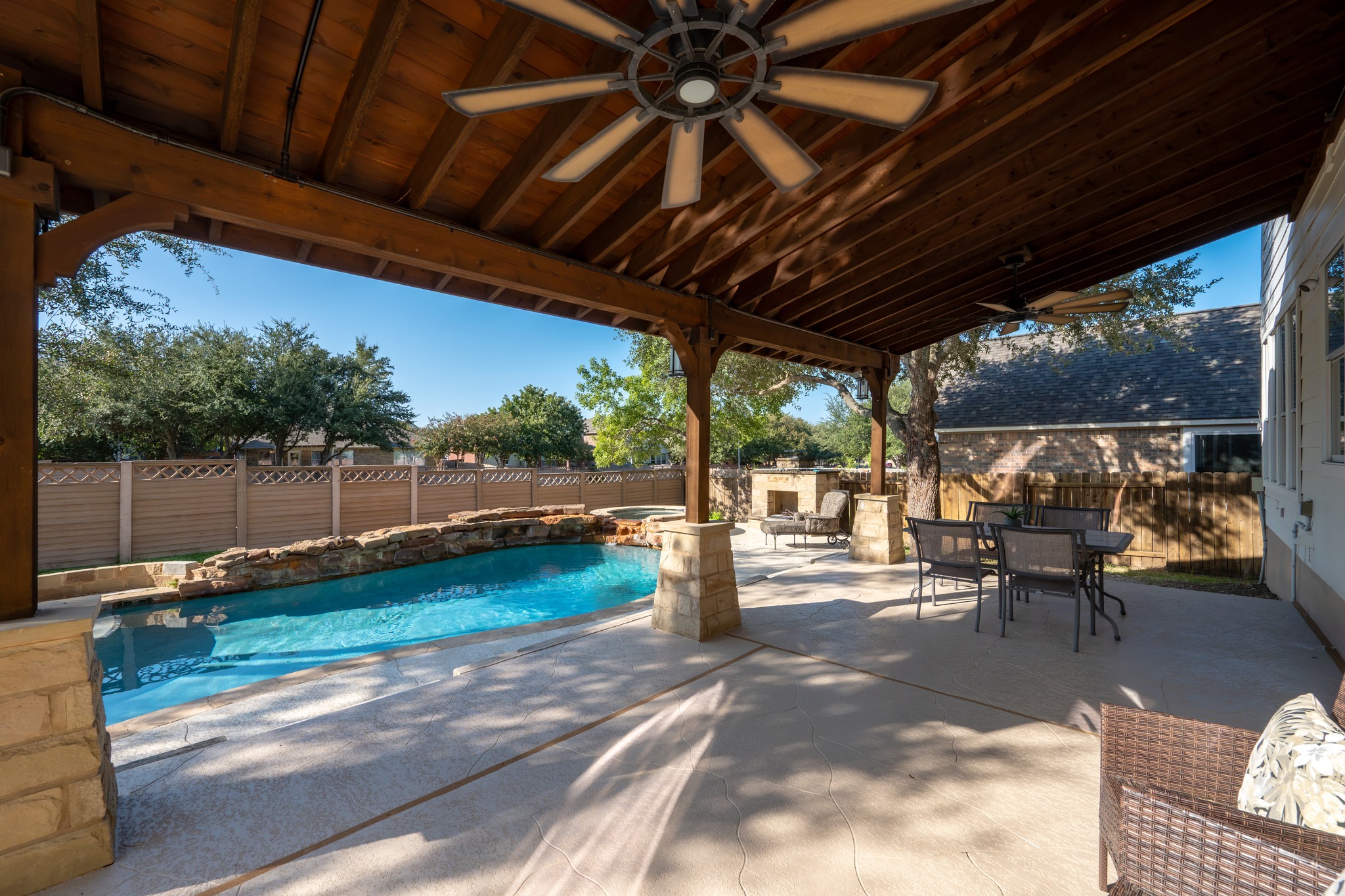 main property photo 17