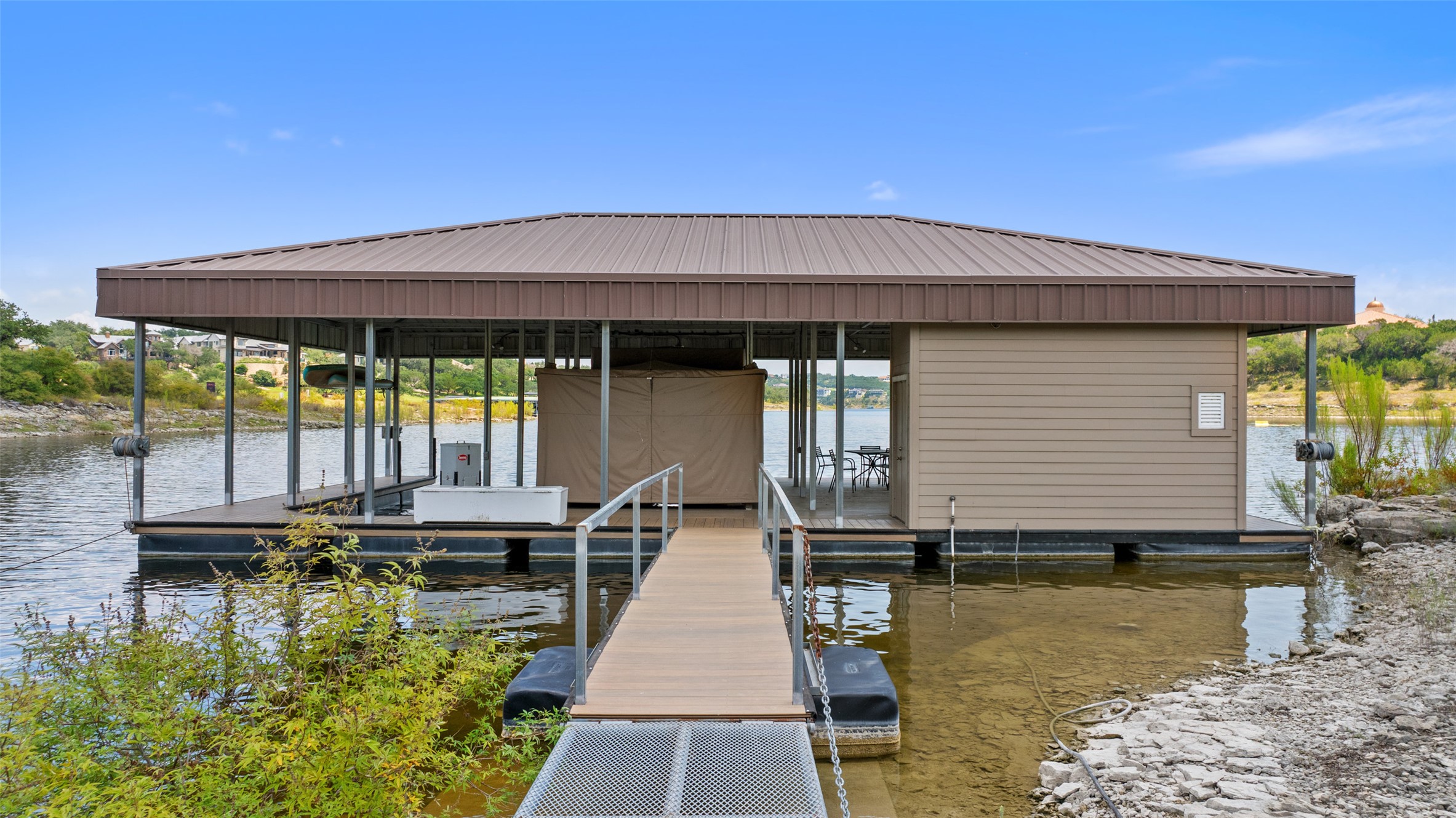main property photo 11