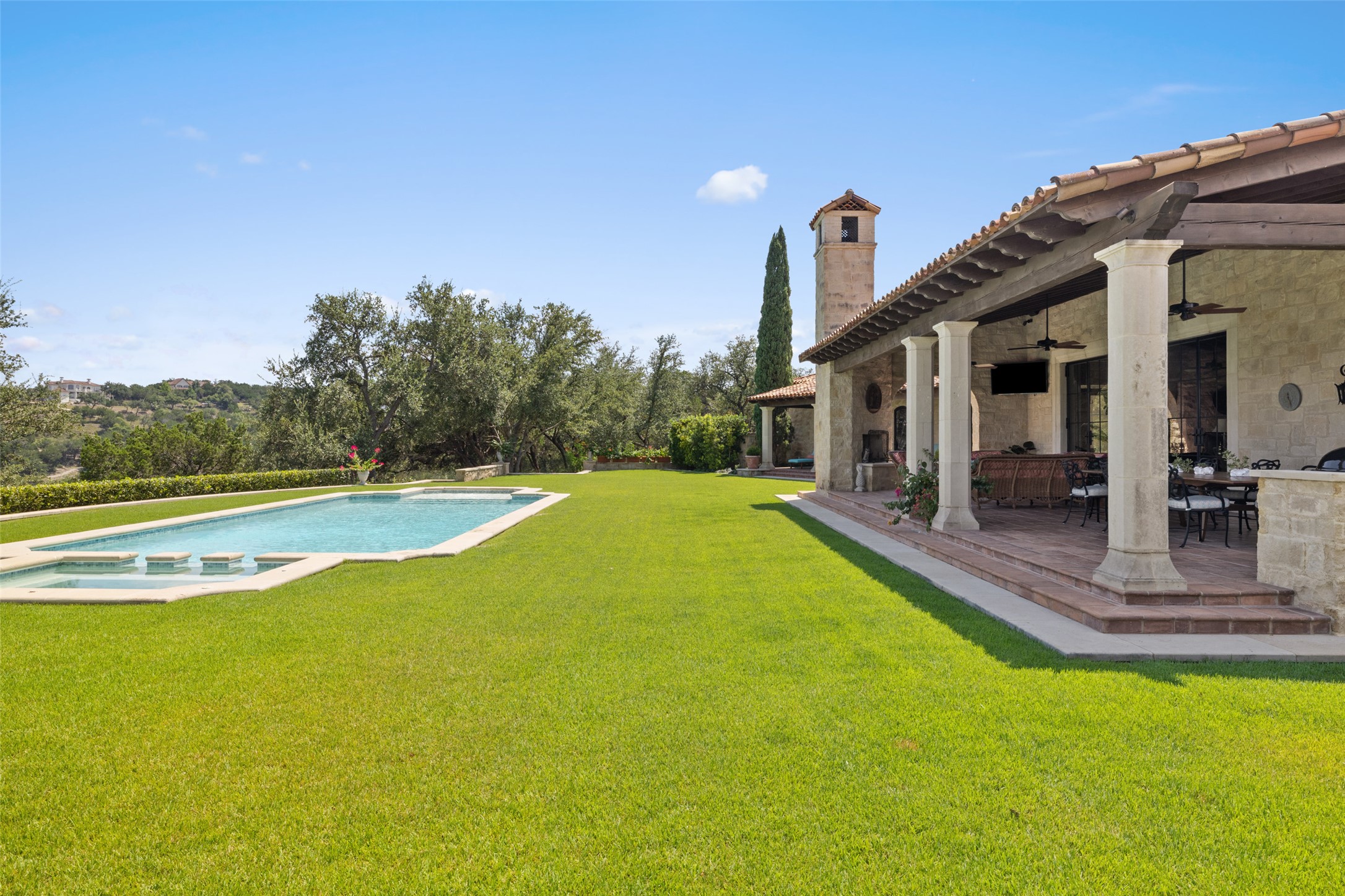 main property photo 18