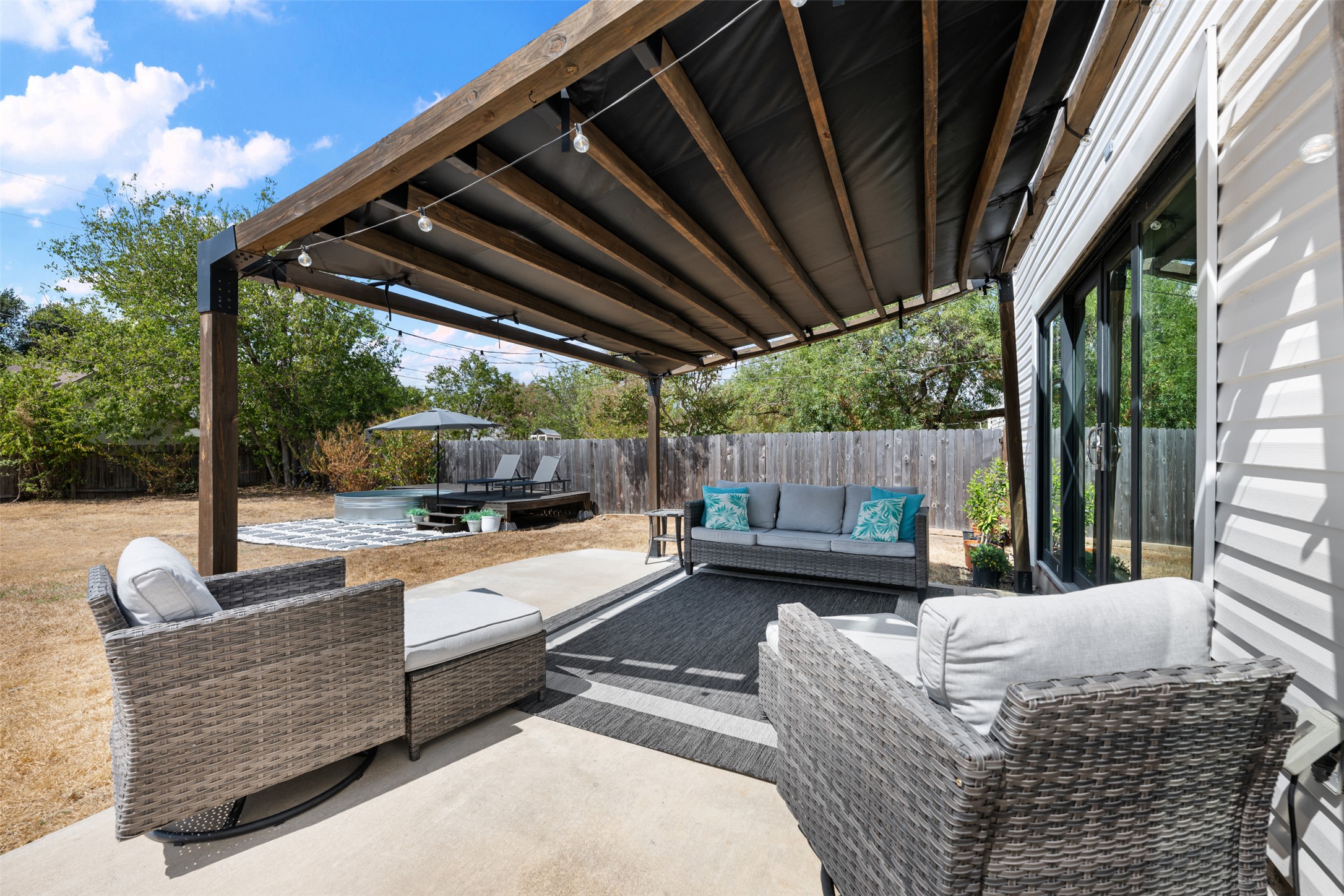 main property photo 28