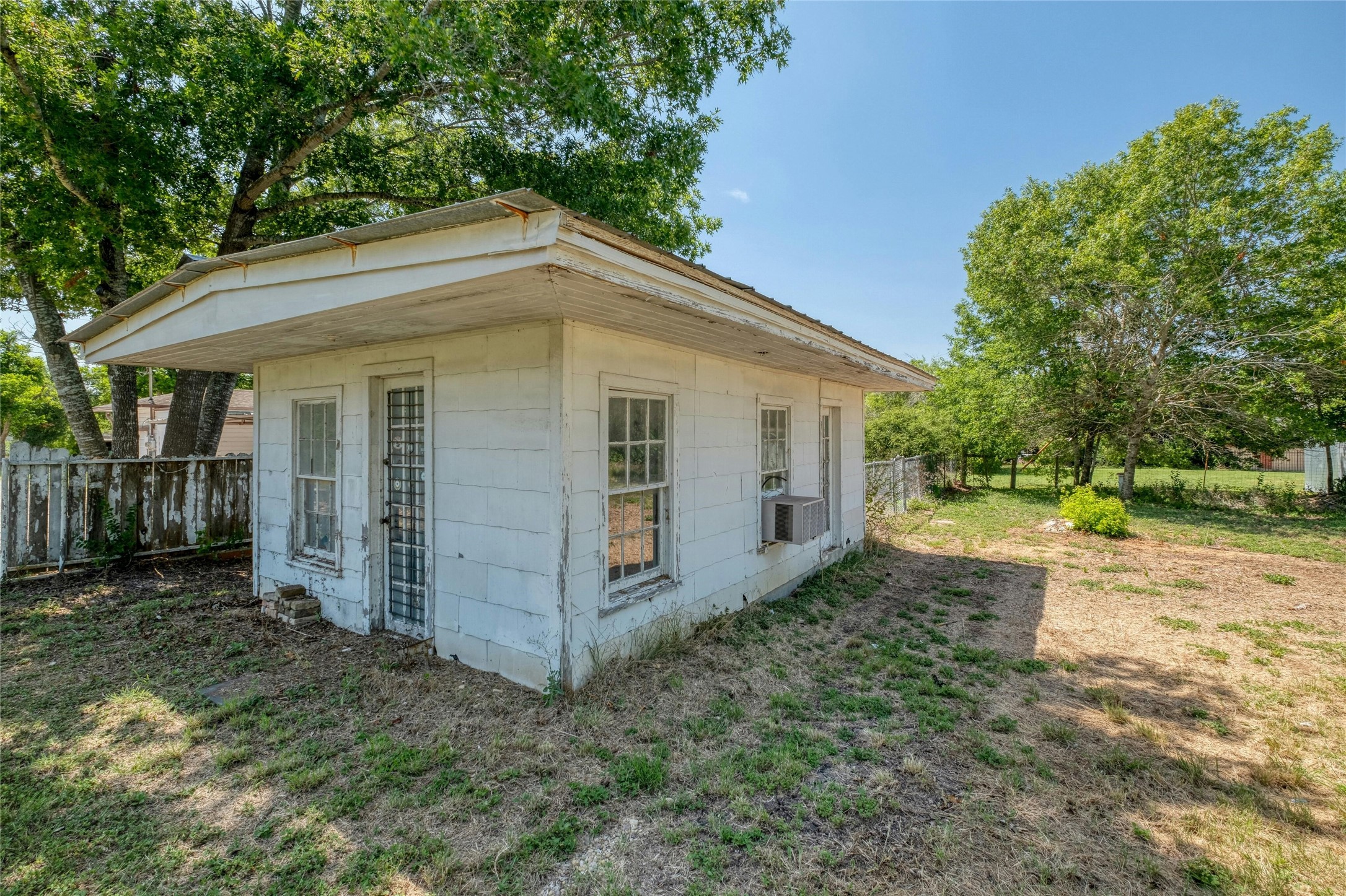 main property photo 24