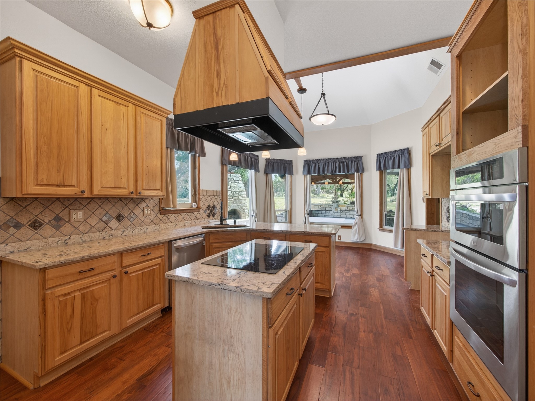 main property photo 13