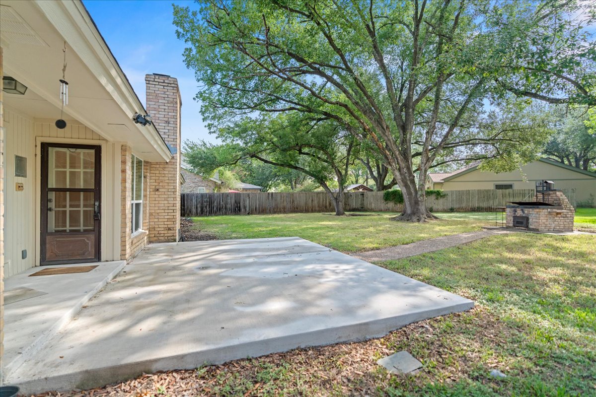 main property photo 28