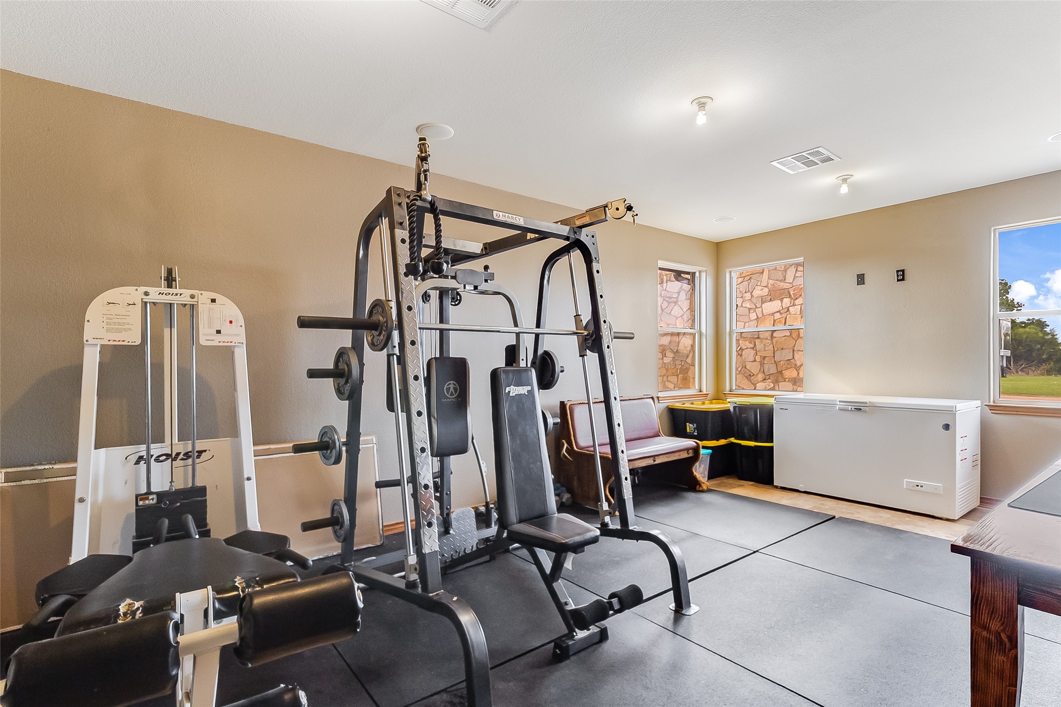 main property photo 17