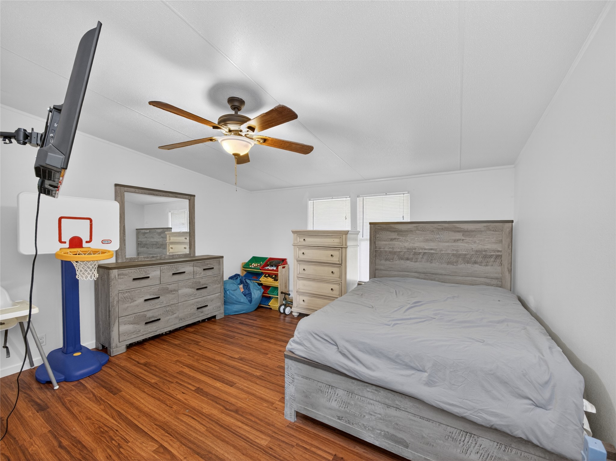 main property photo 16