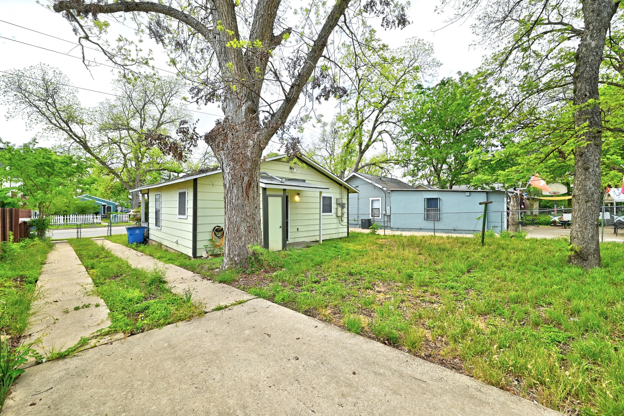 main property photo 11