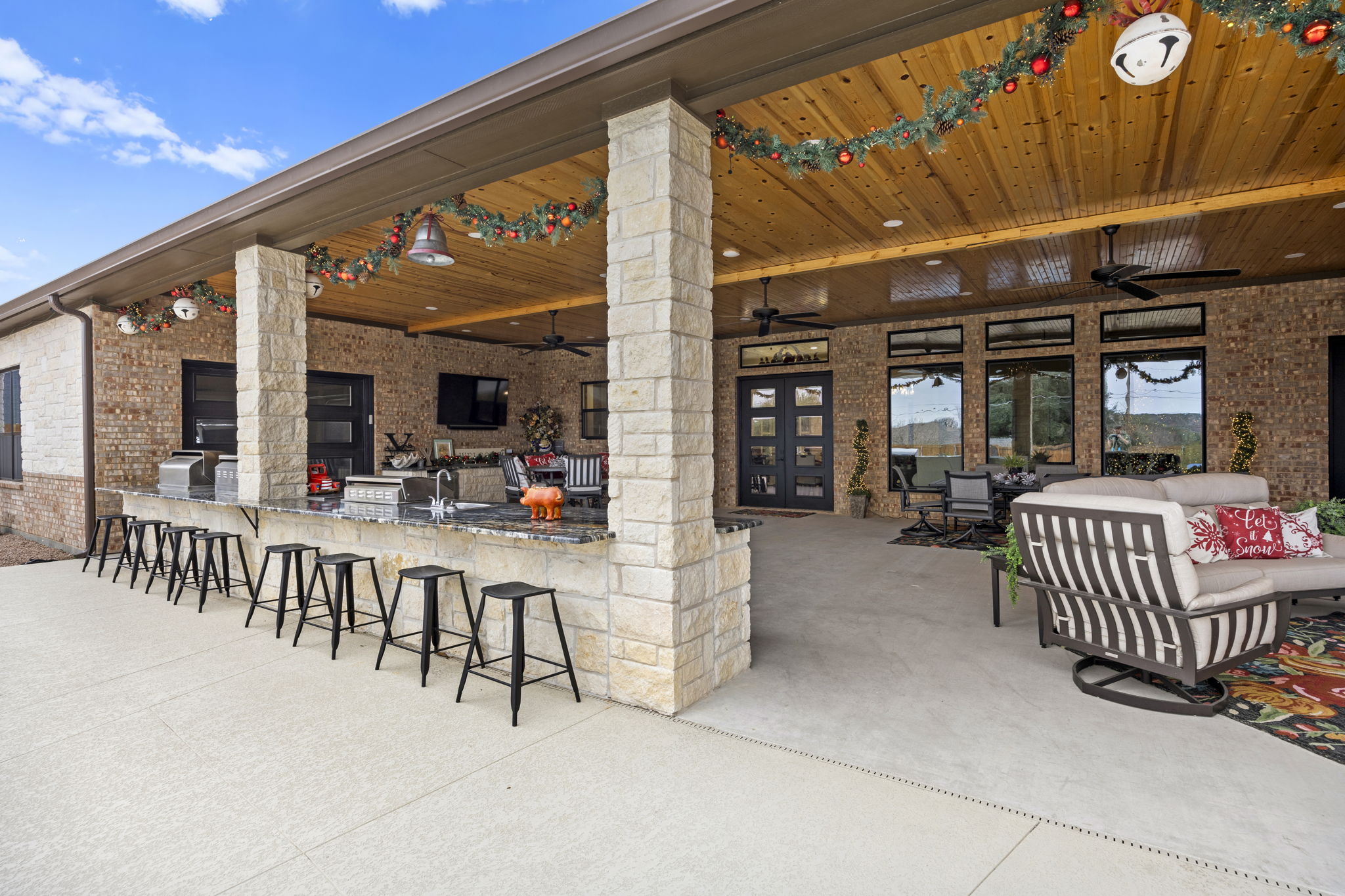 main property photo 33