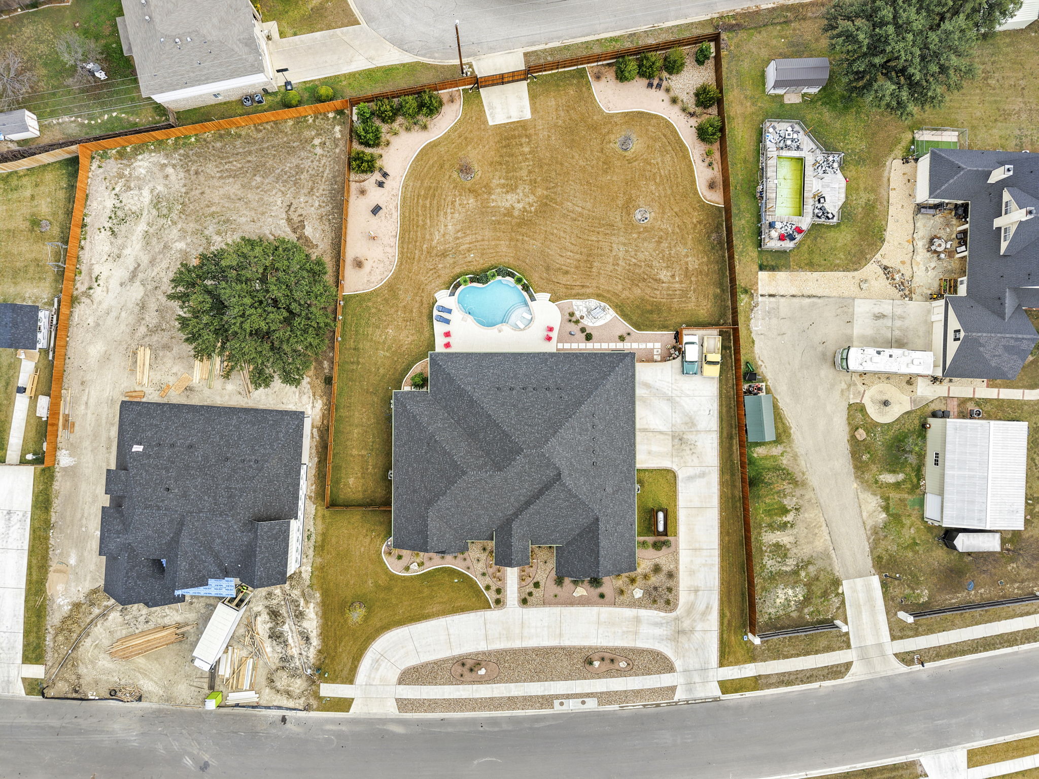 main property photo 37