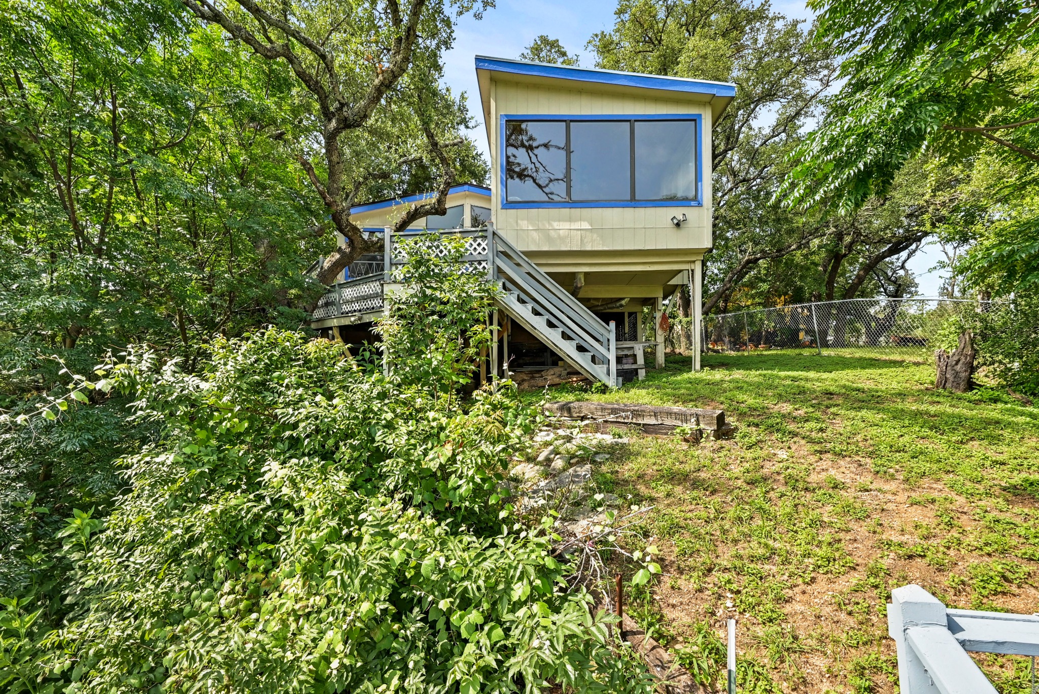 main property photo 28