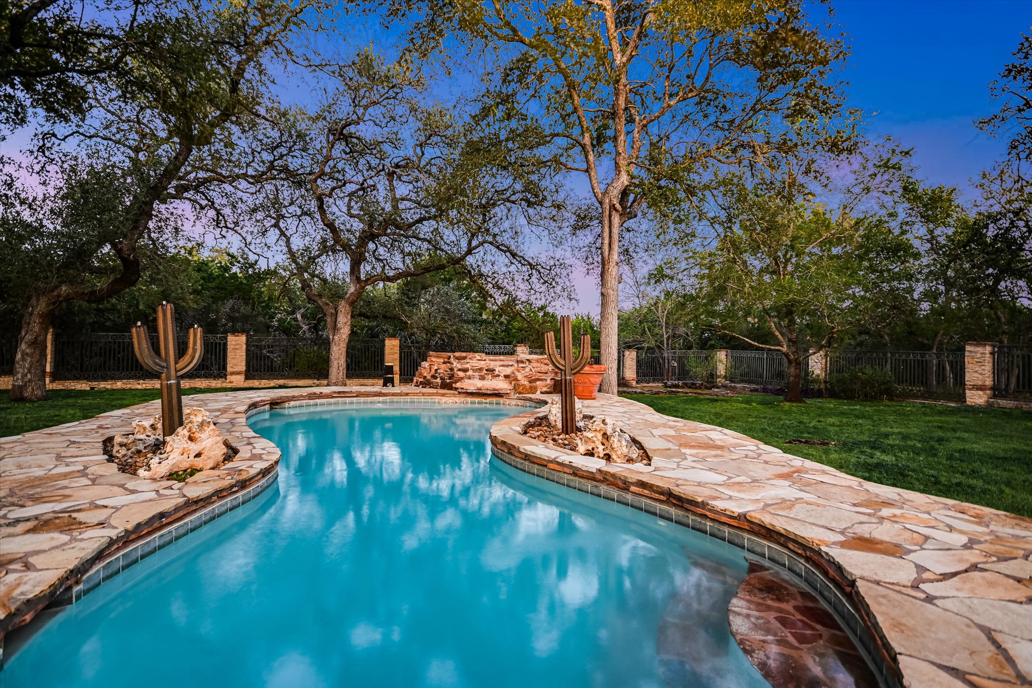 main property photo 37