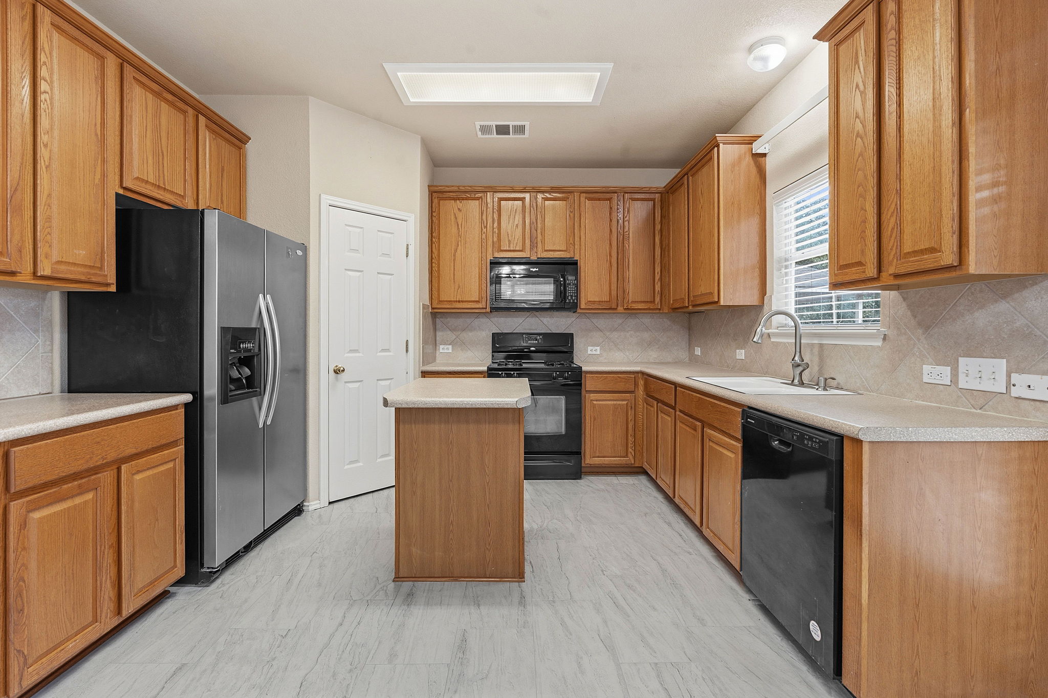 main property photo 9