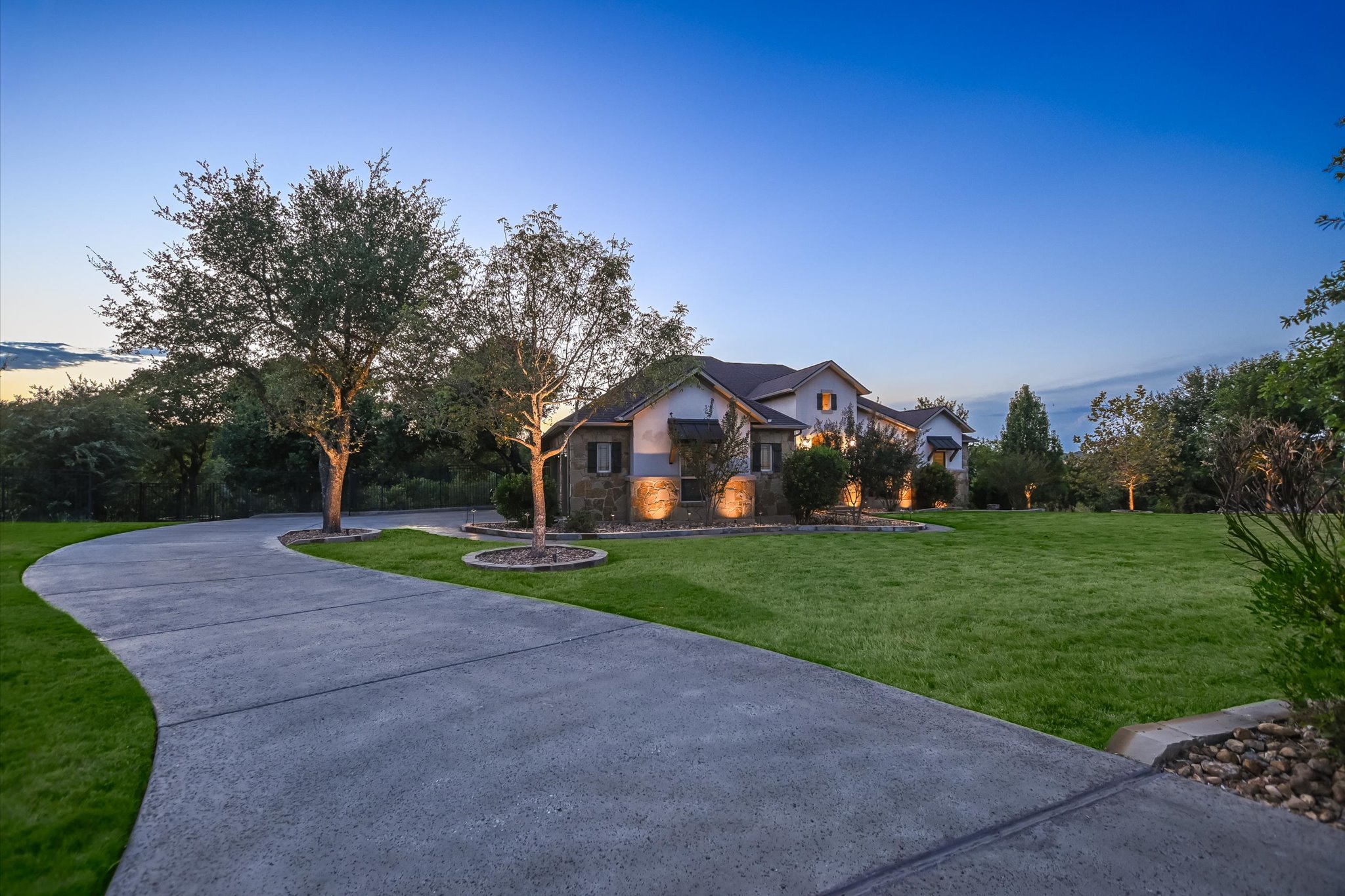 main property photo 4