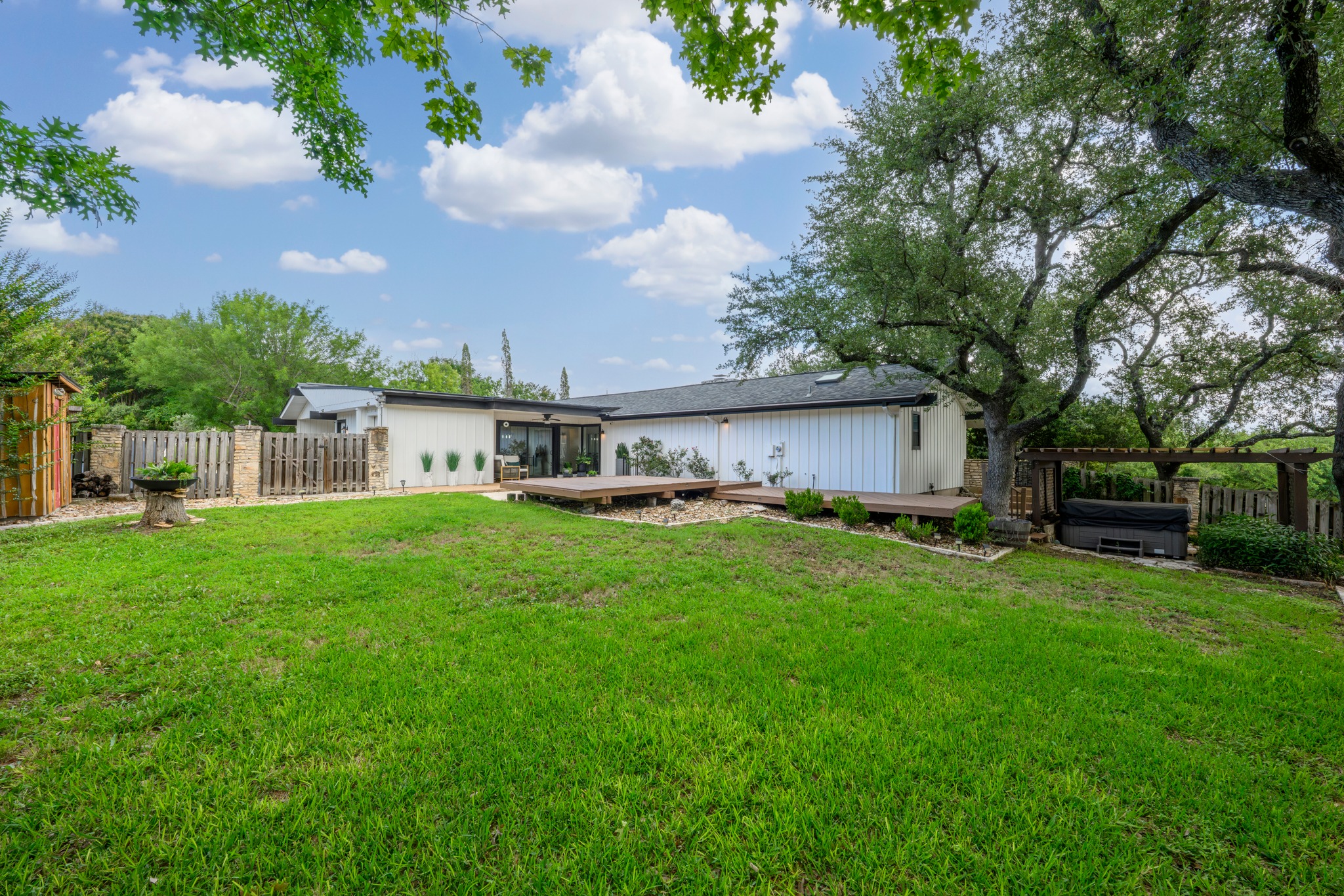 main property photo 30