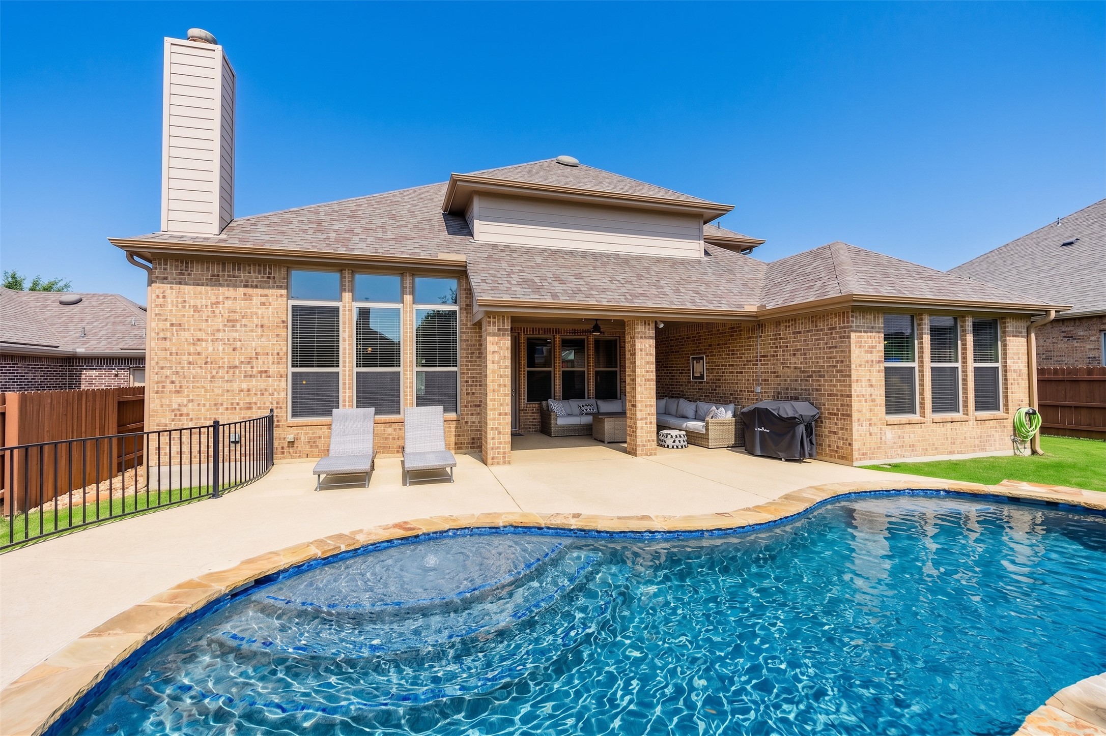 main property photo 32