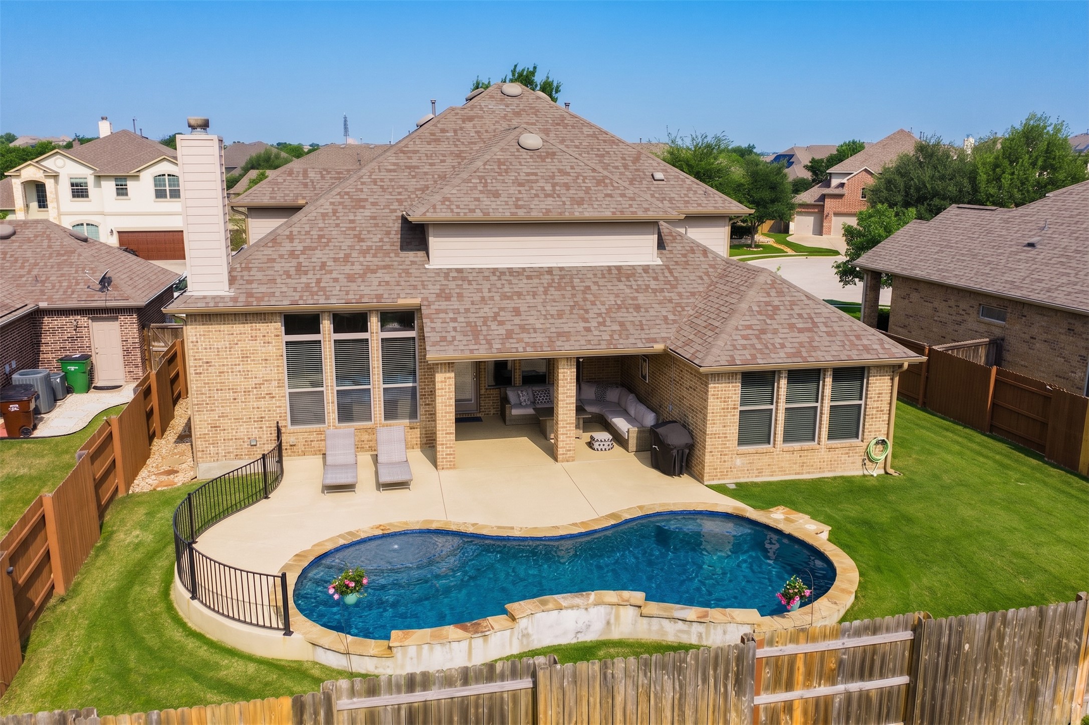 main property photo 34