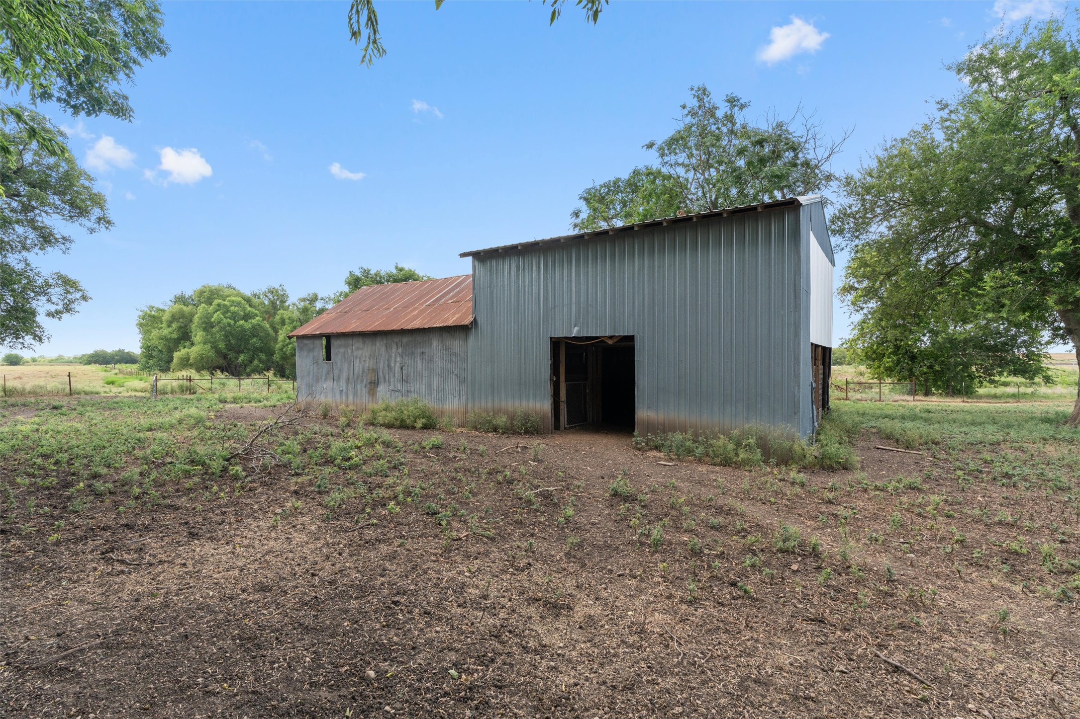 main property photo 30