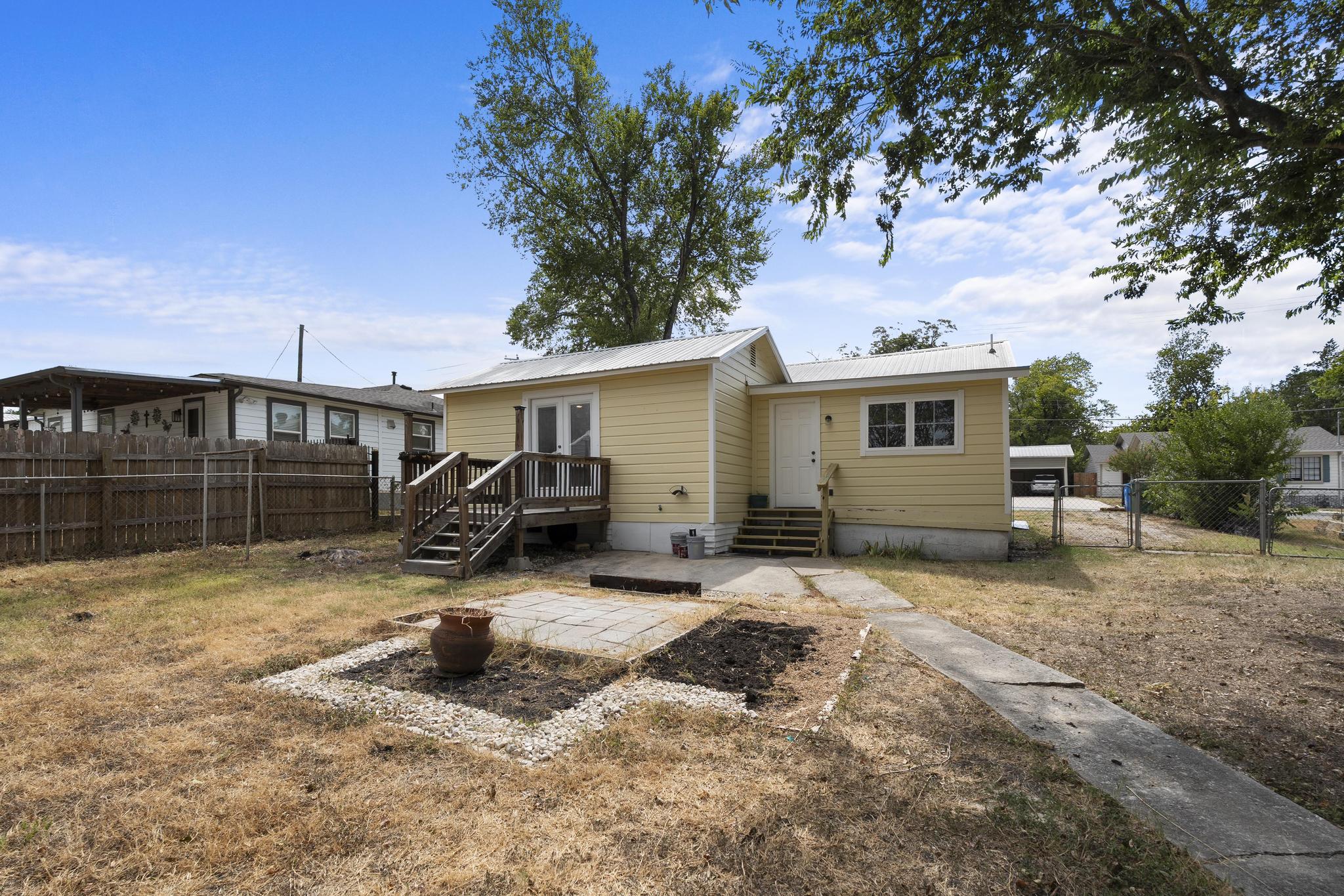 main property photo 14