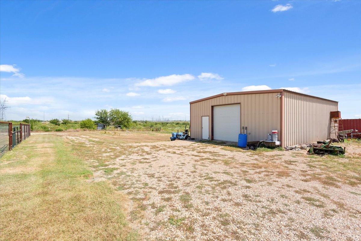 main property photo 30