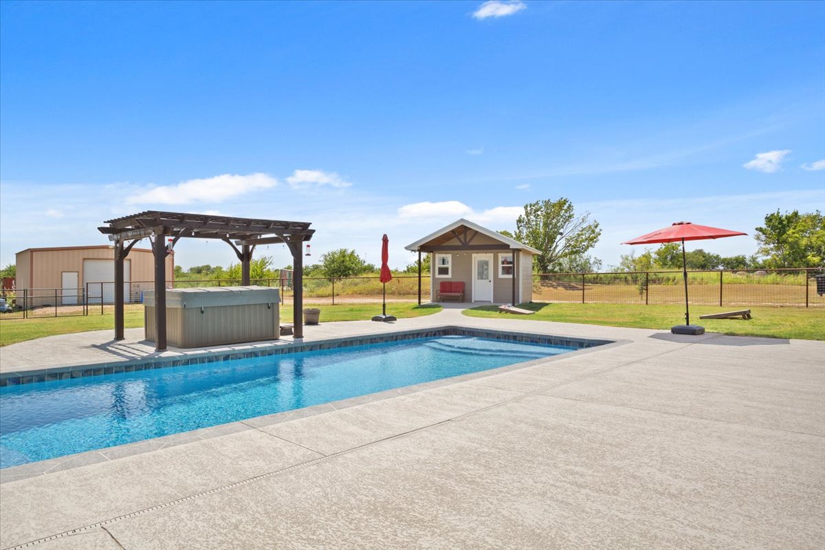main property photo 6