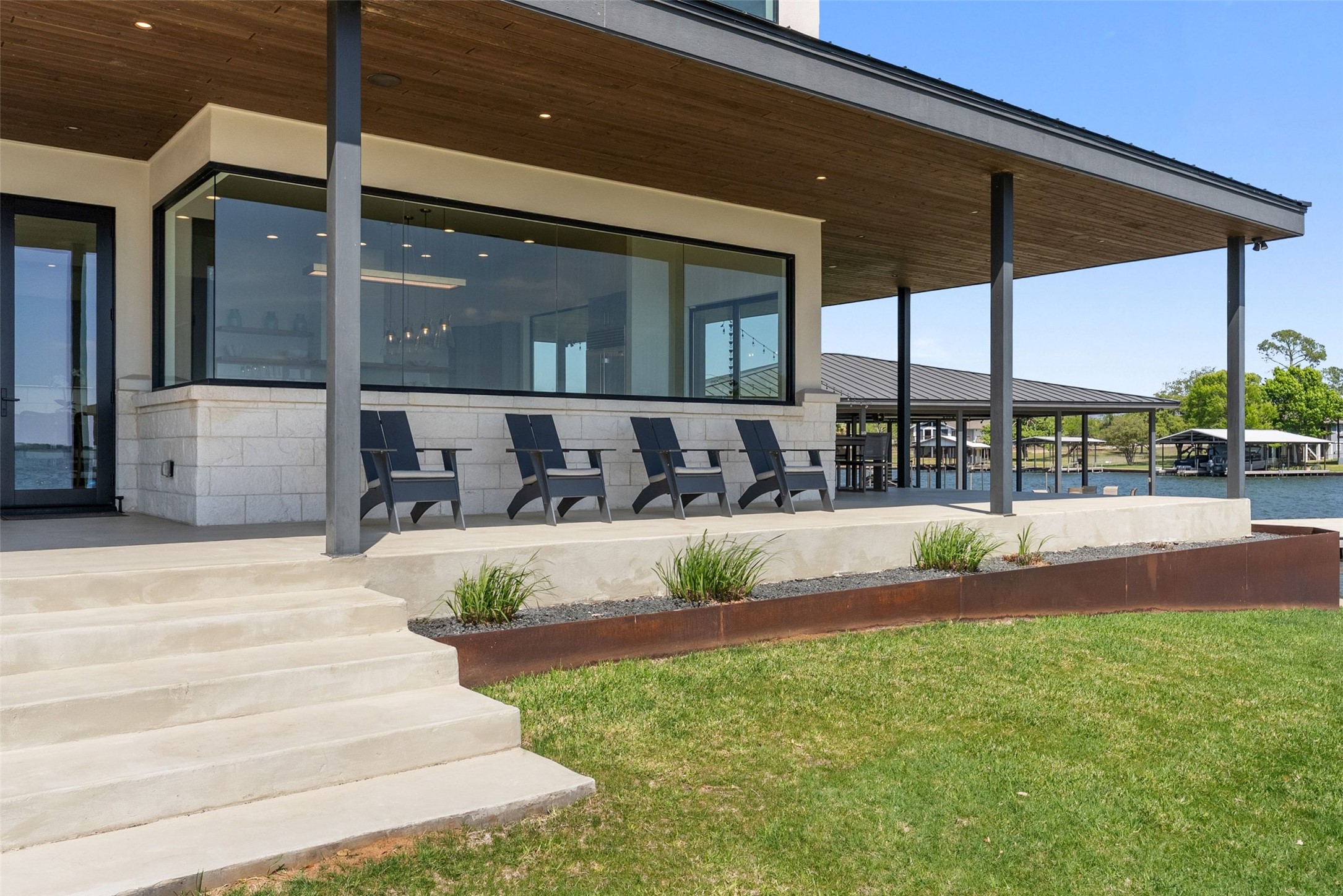 main property photo 36