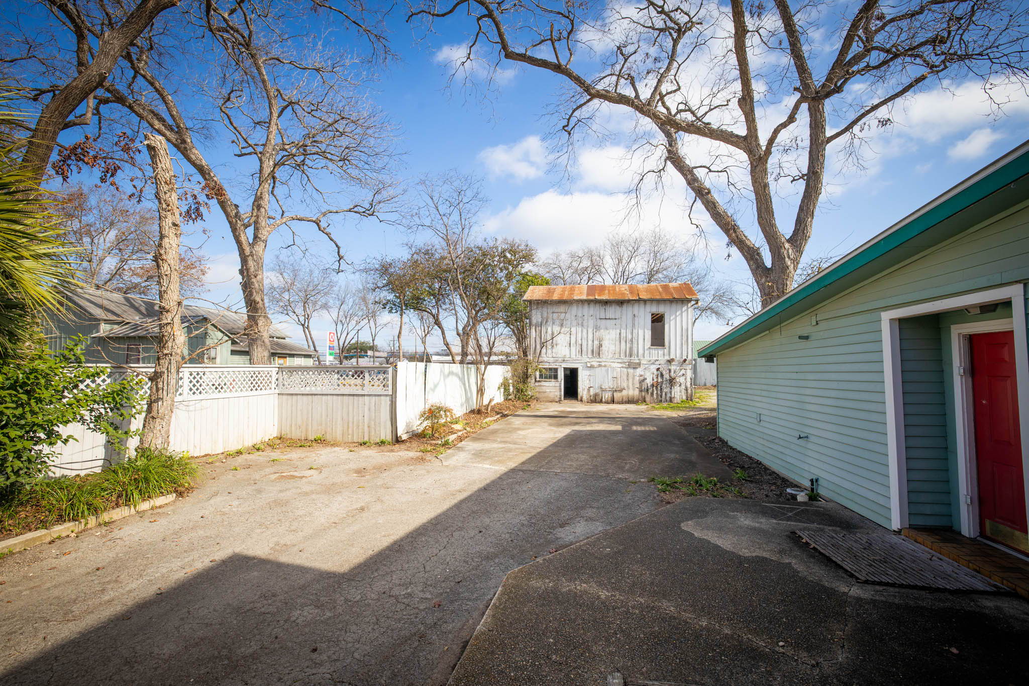 main property photo 34