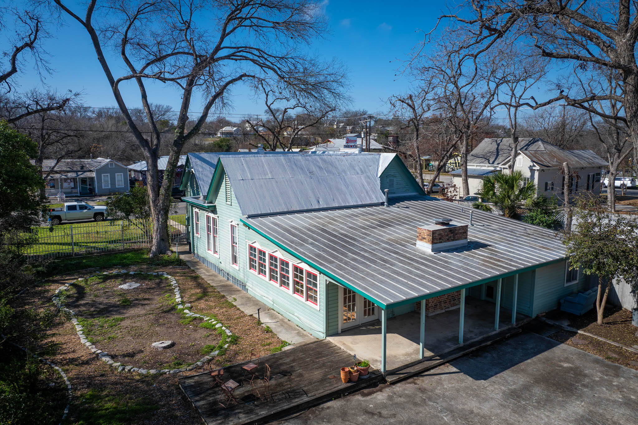 main property photo 36