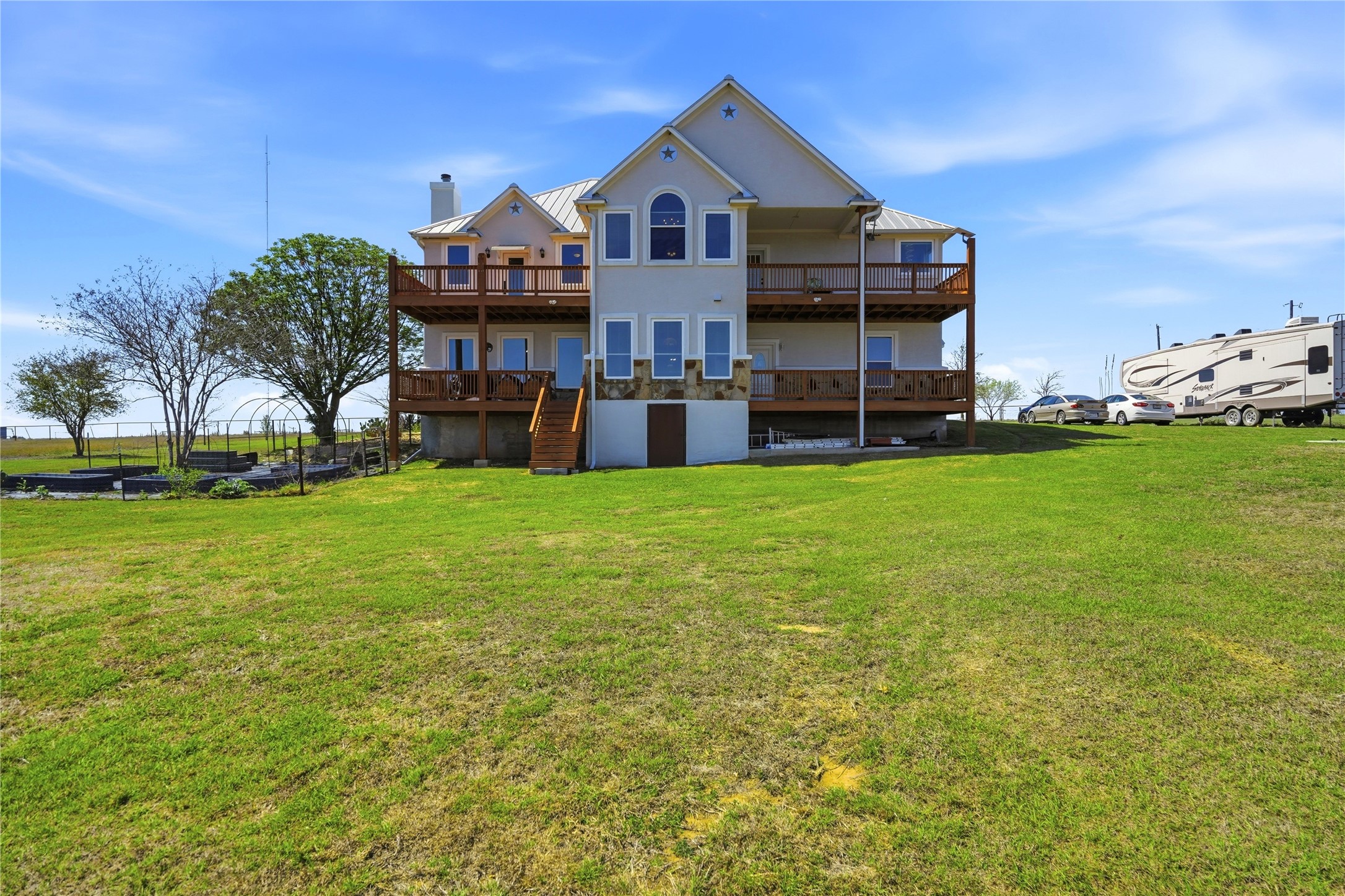 main property photo 32