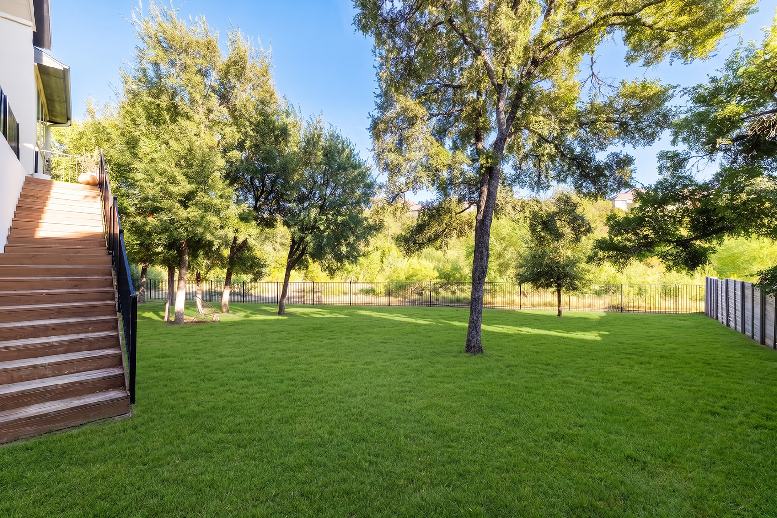 main property photo 33