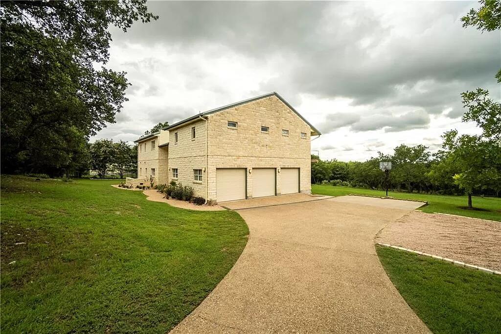 main property photo 4