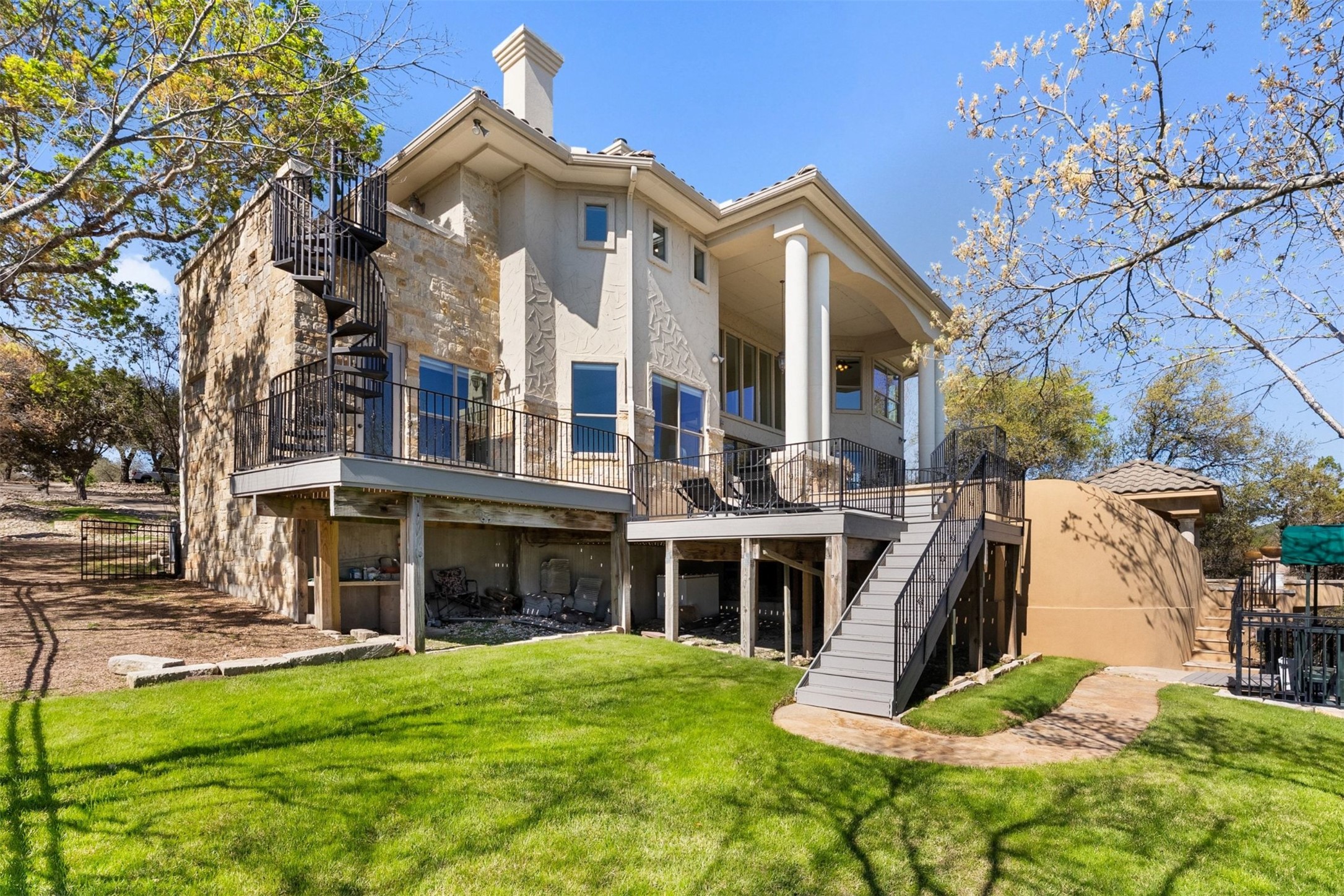 main property photo 34