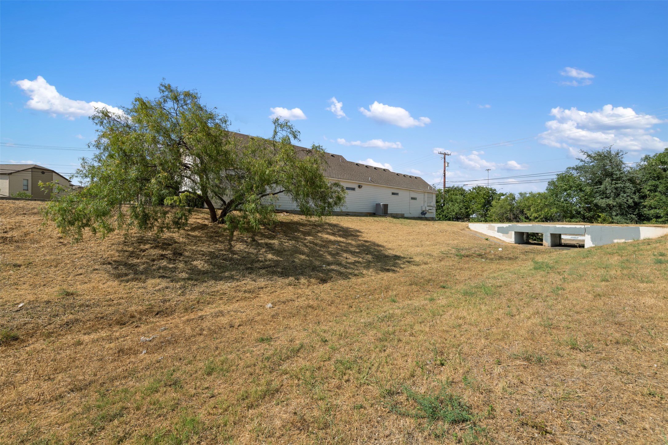 main property photo 32