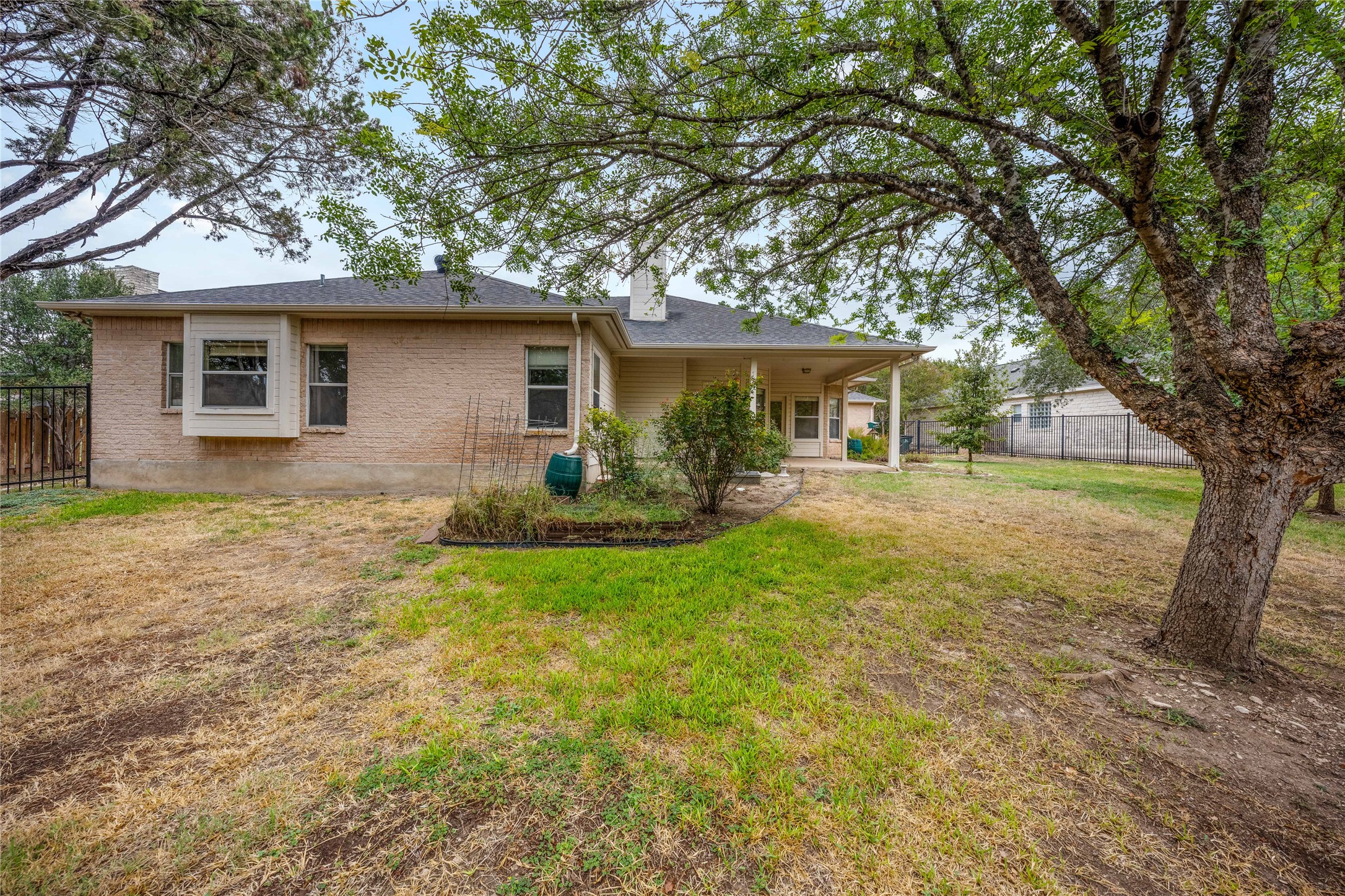 main property photo 19