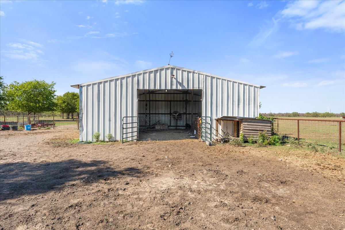 main property photo 28