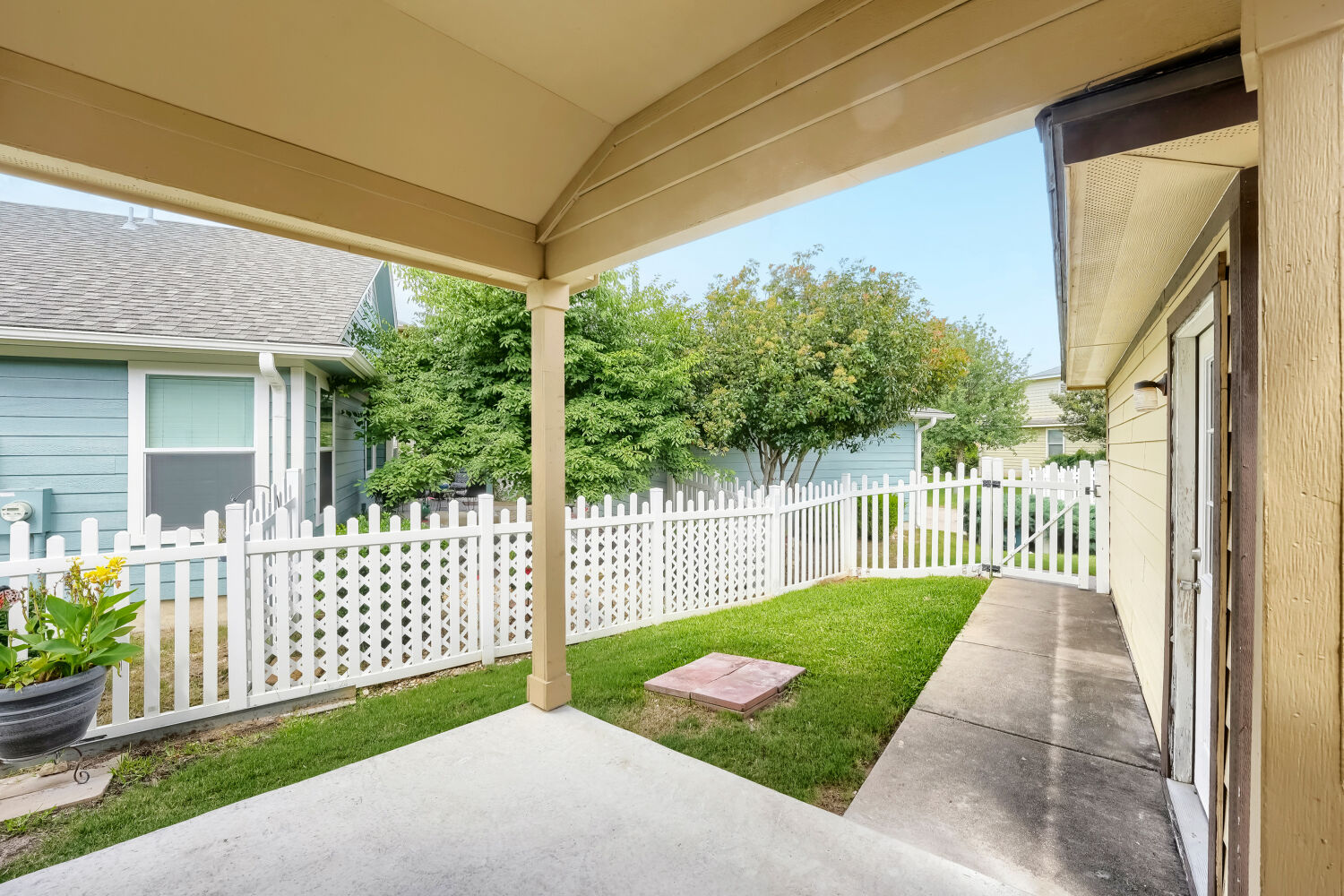 main property photo 23